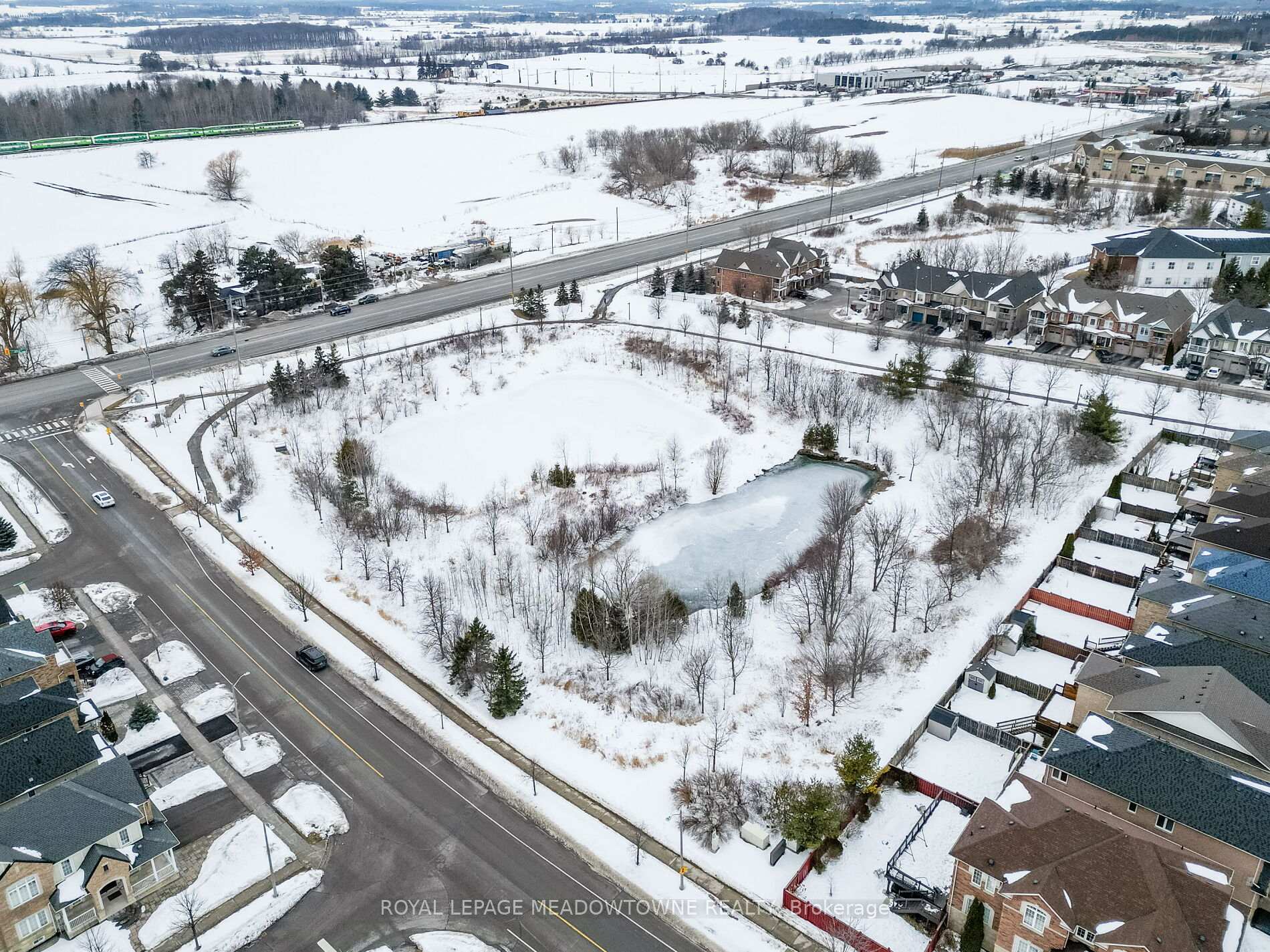 Photo 33 of Unit 5, 320 Ravineview Drive, Vaughan, Maple — HOMEH