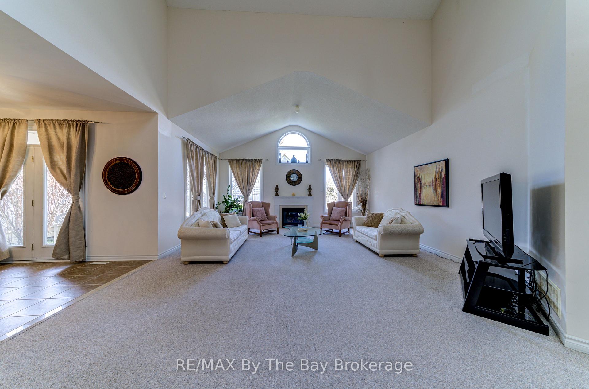 Photo 6 of 14 Surfside Crescent S, Collingwood — HOMEH