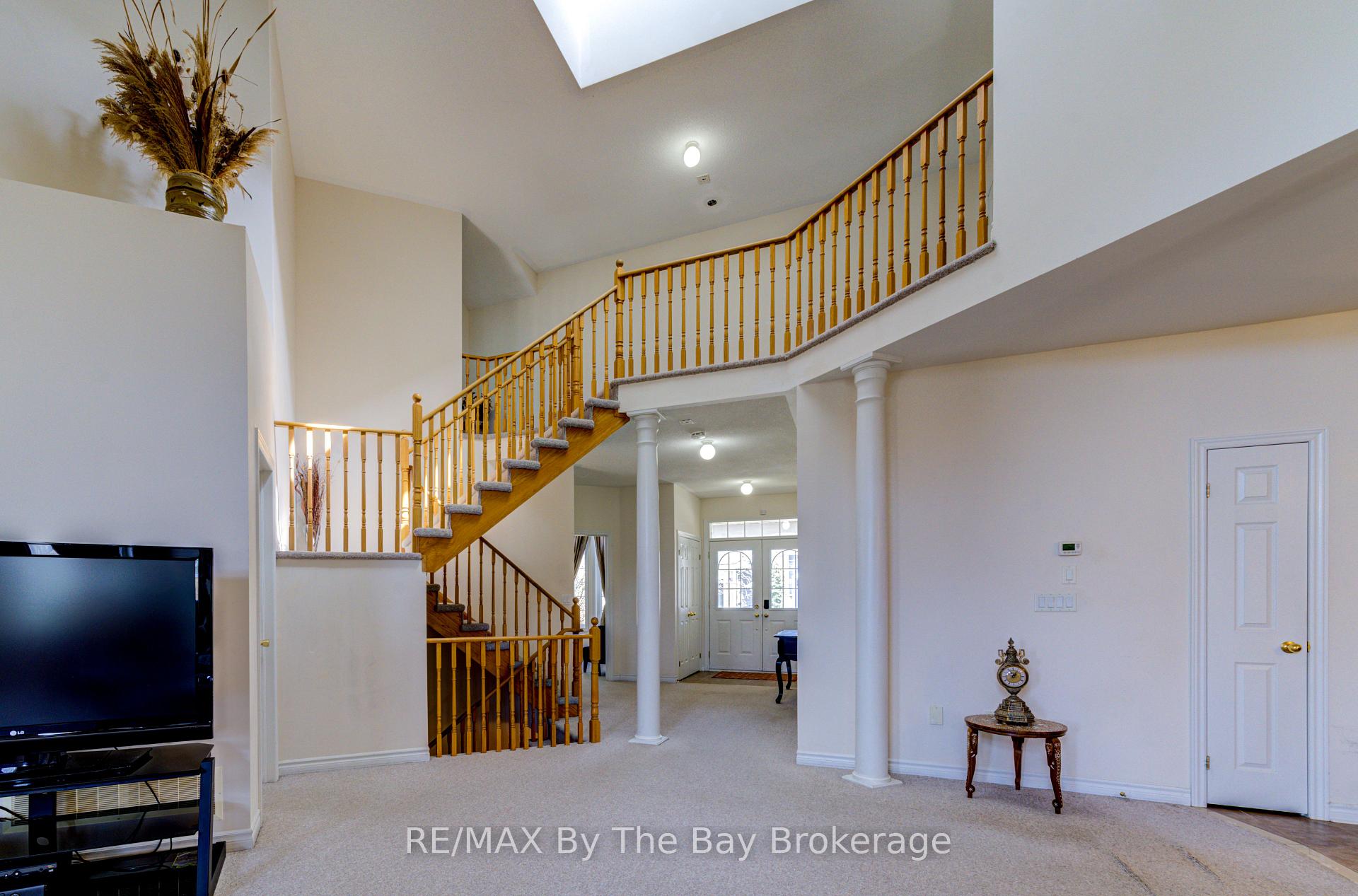 Photo 8 of 14 Surfside Crescent S, Collingwood — HOMEH