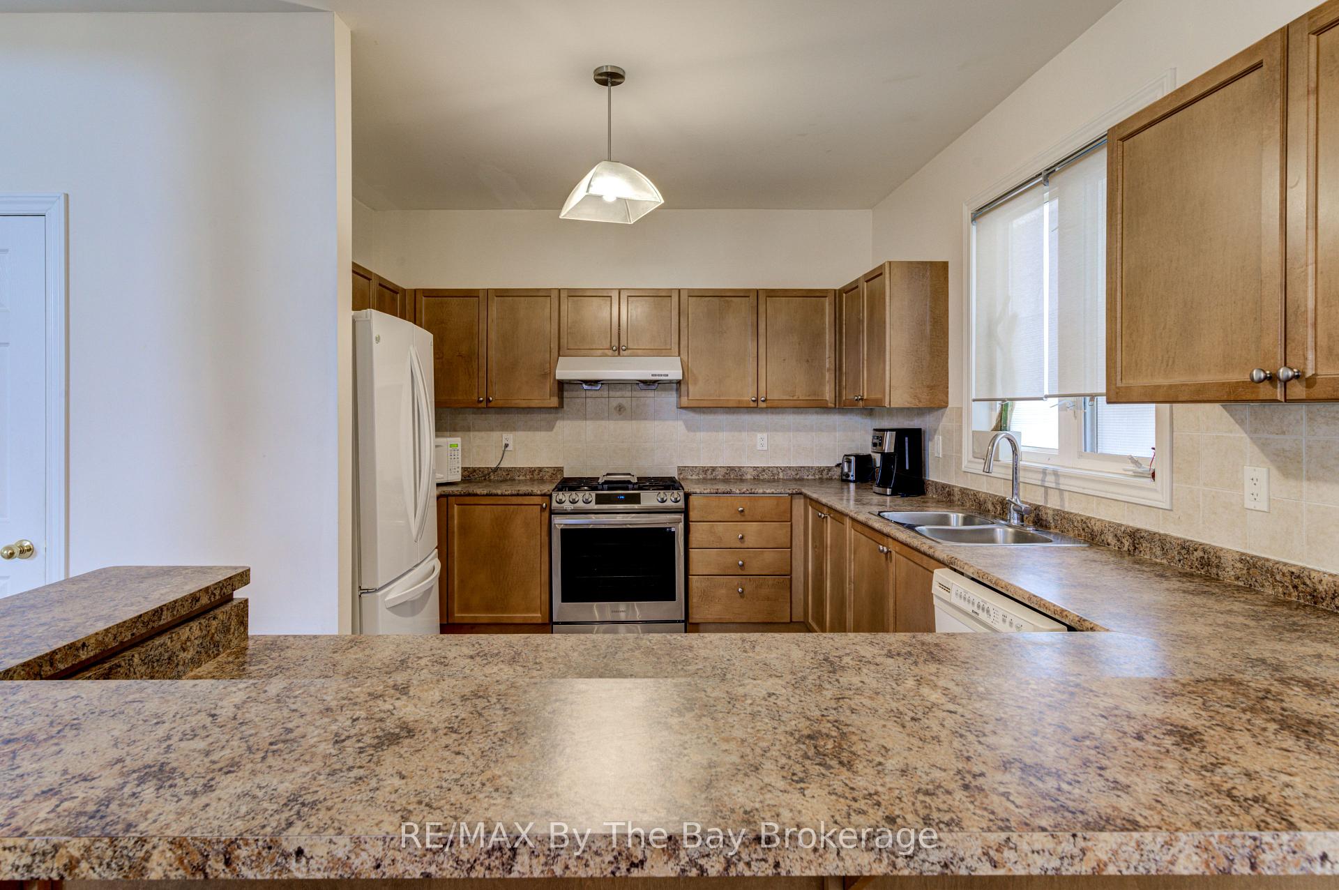 Photo 16 of 14 Surfside Crescent S, Collingwood — HOMEH