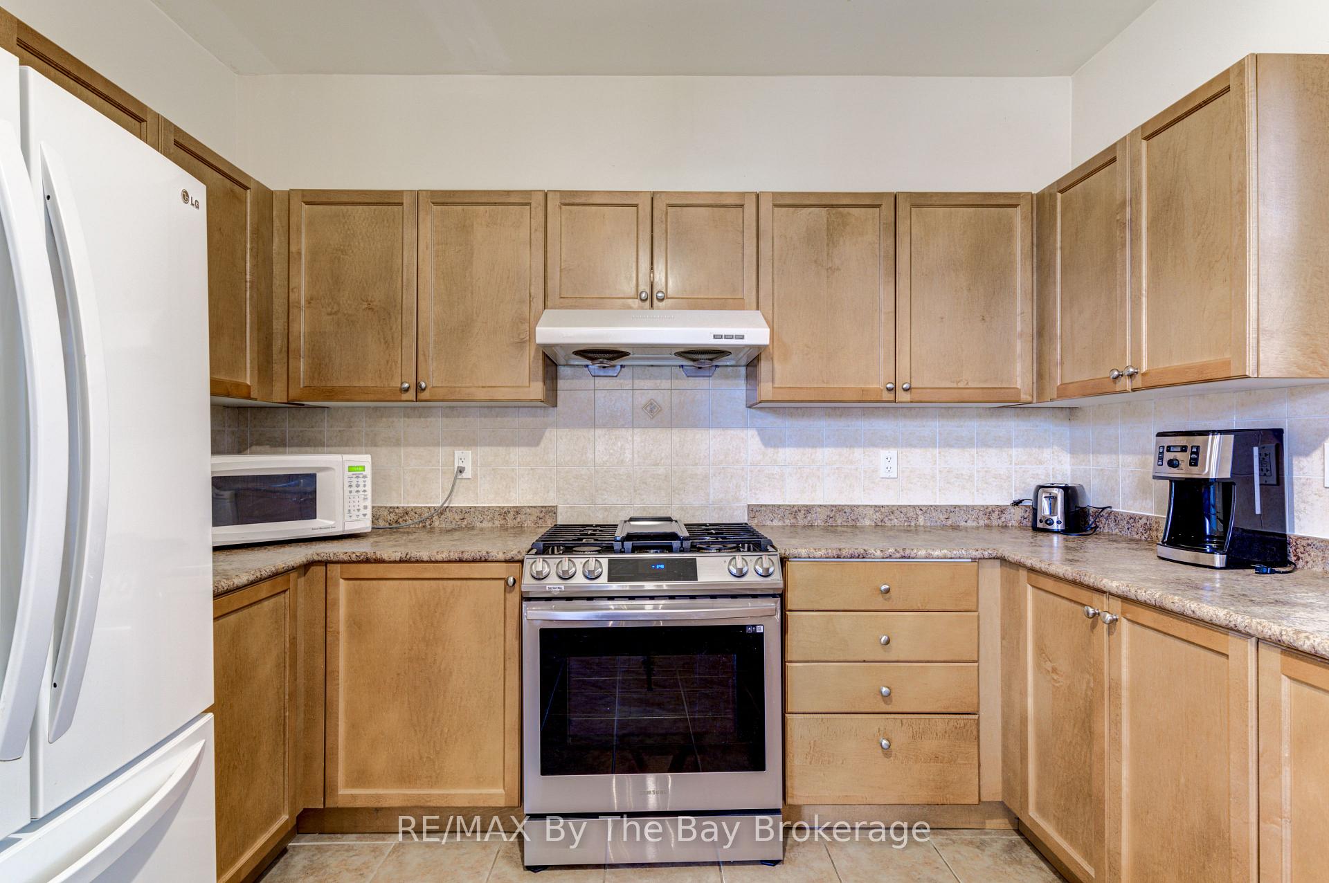 Photo 12 of 14 Surfside Crescent S, Collingwood — HOMEH