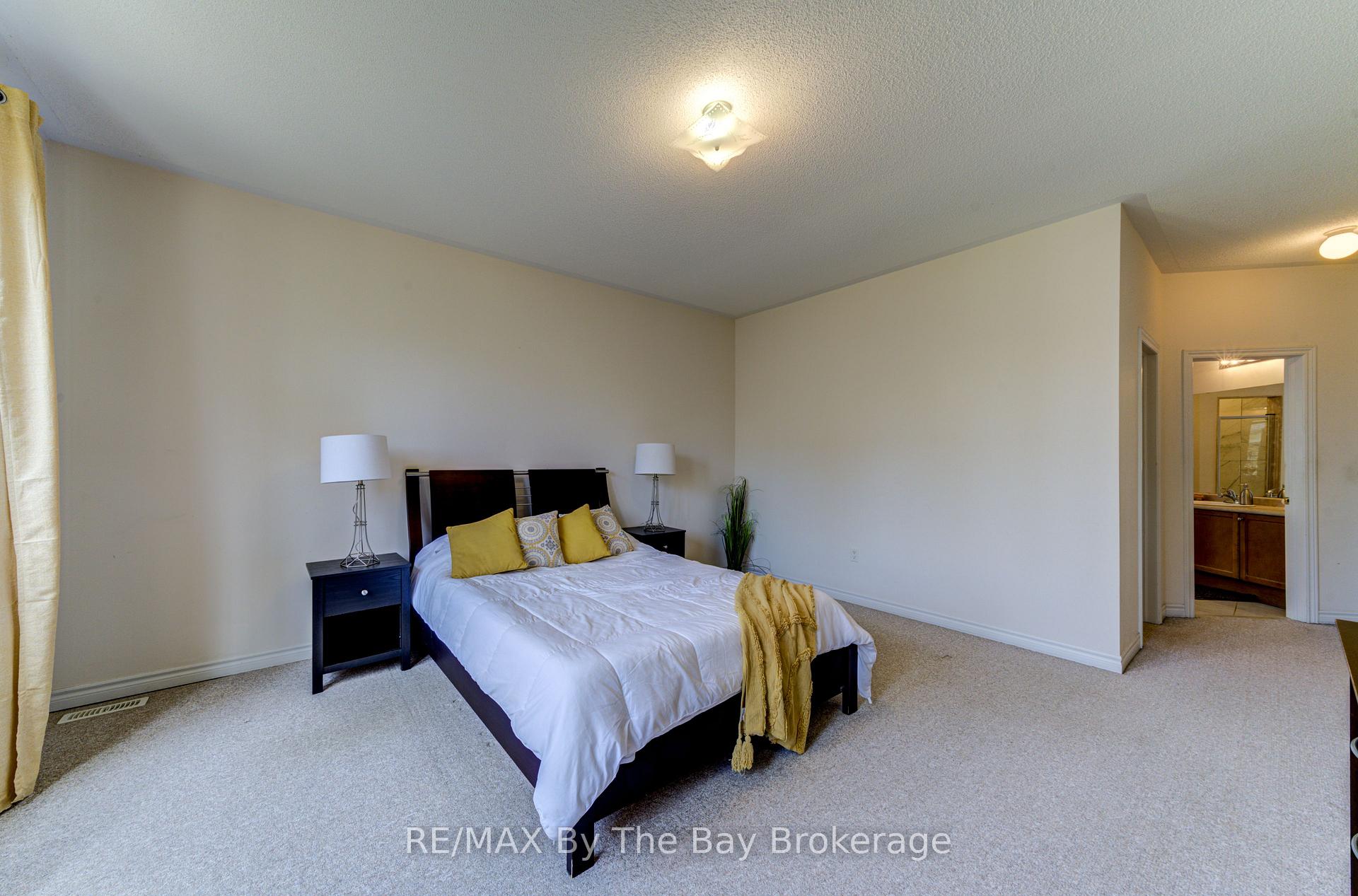 Photo 19 of 14 Surfside Crescent S, Collingwood — HOMEH