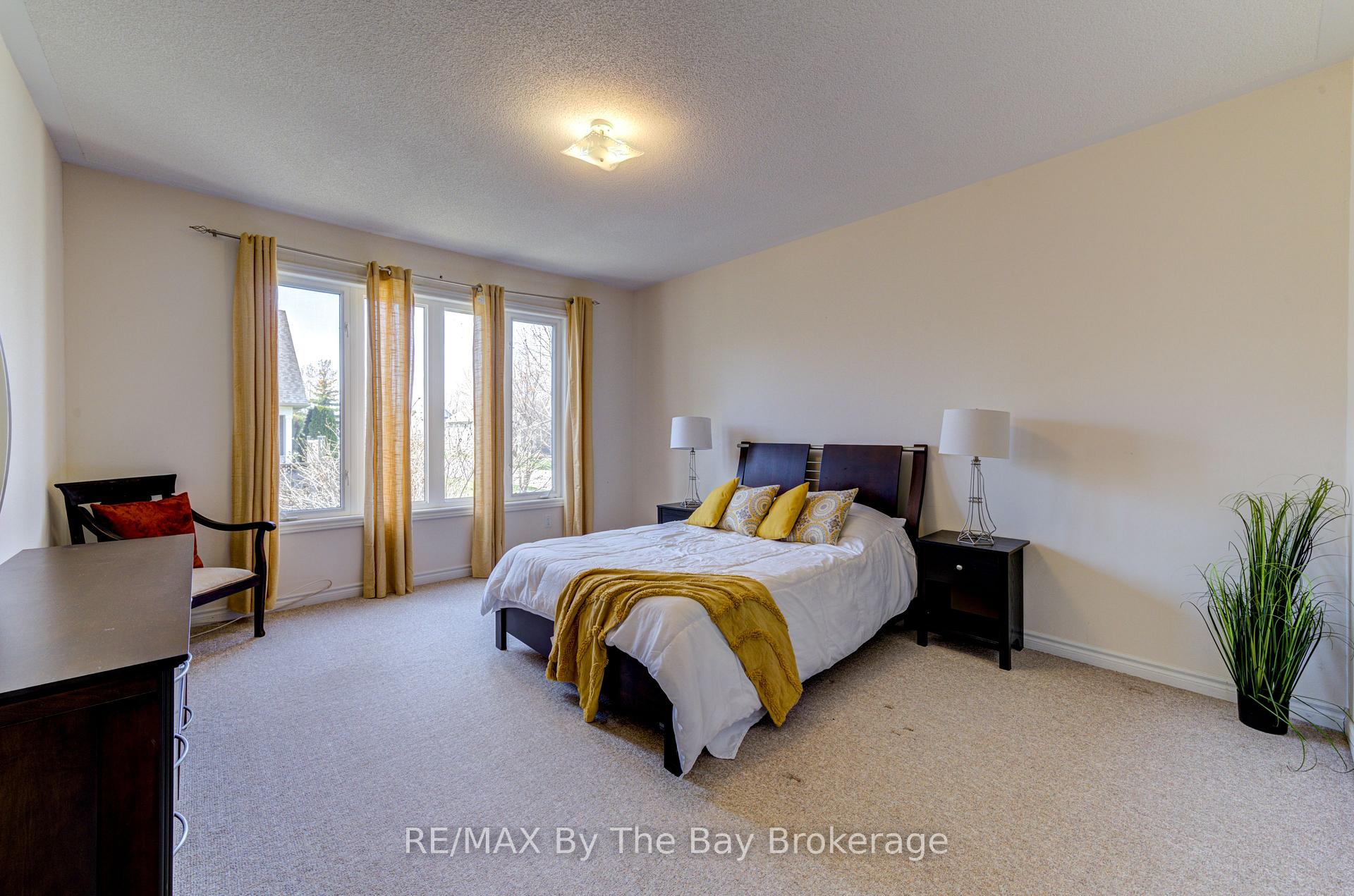 Photo 23 of 14 Surfside Crescent S, Collingwood — HOMEH