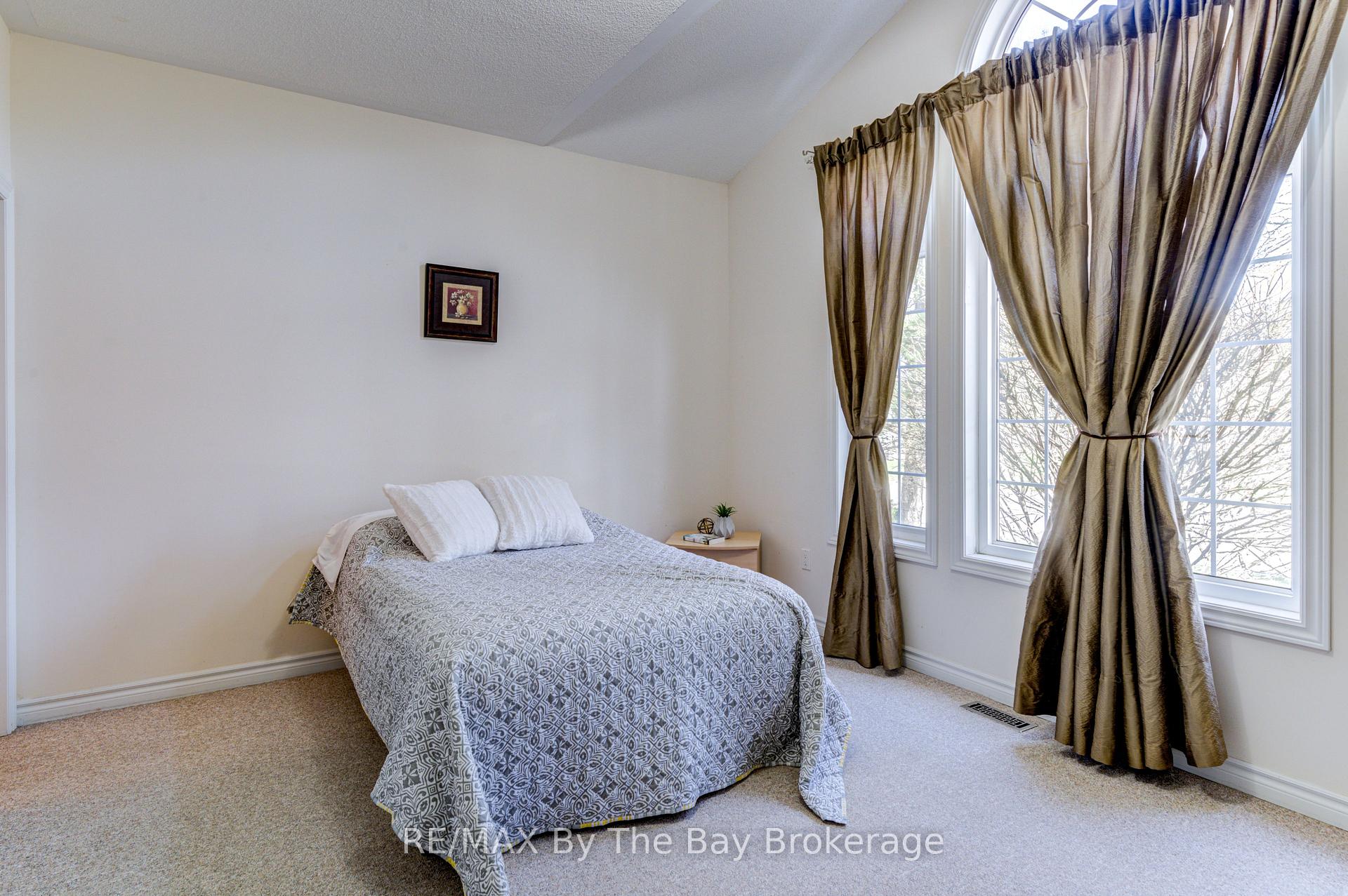 Photo 22 of 14 Surfside Crescent S, Collingwood — HOMEH