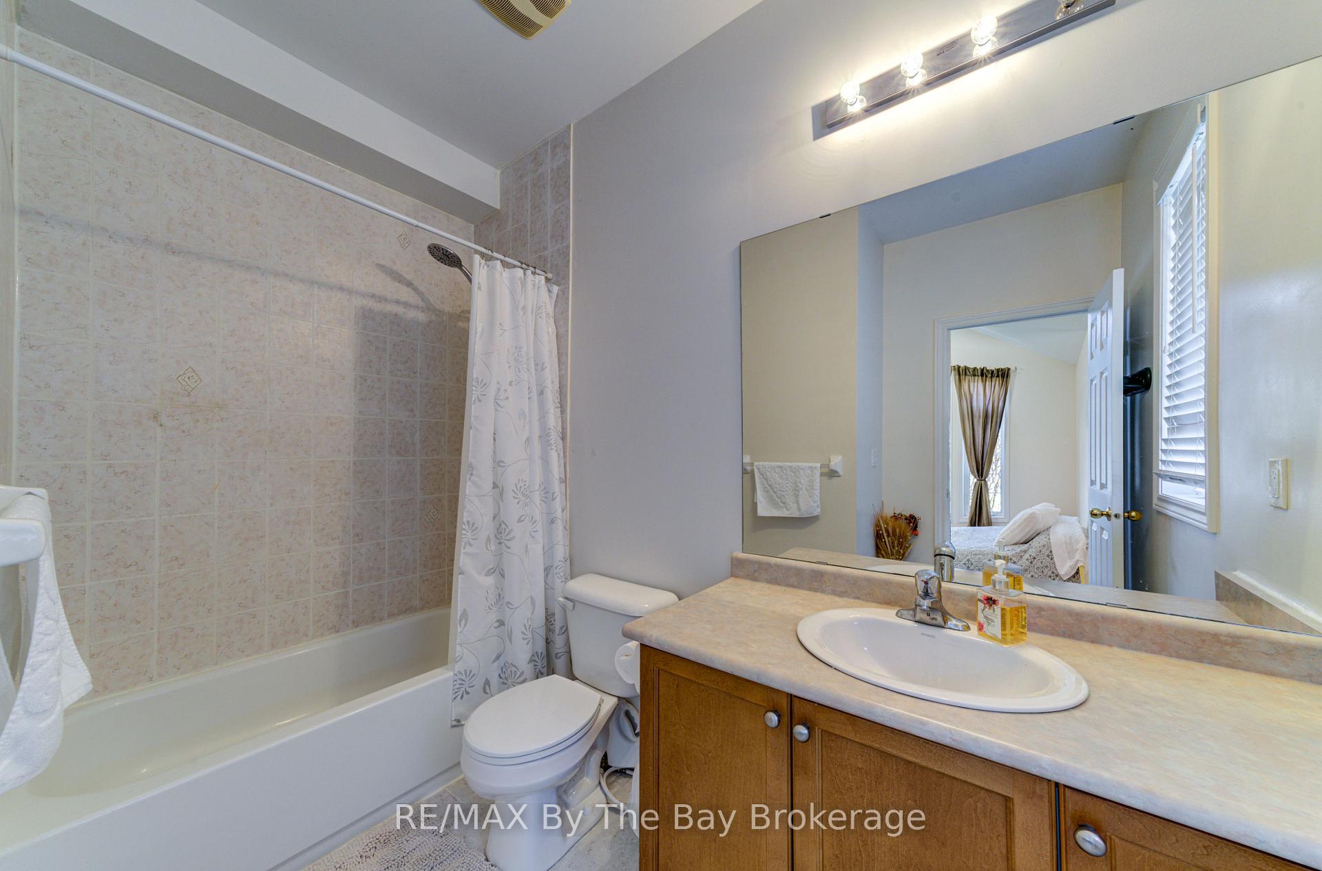 Photo 9 of 14 Surfside Crescent S, Collingwood — HOMEH