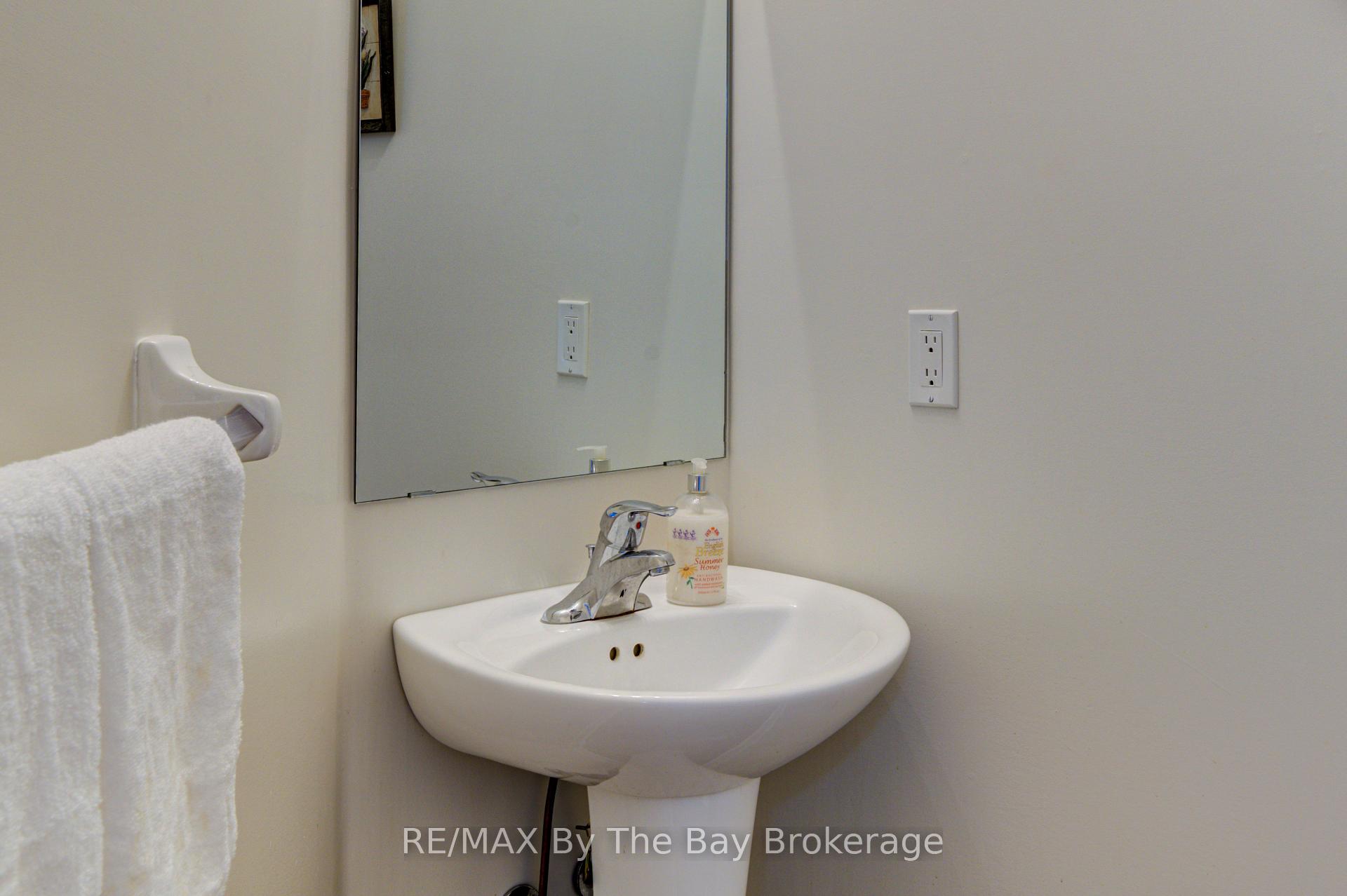 Photo 18 of 14 Surfside Crescent S, Collingwood — HOMEH