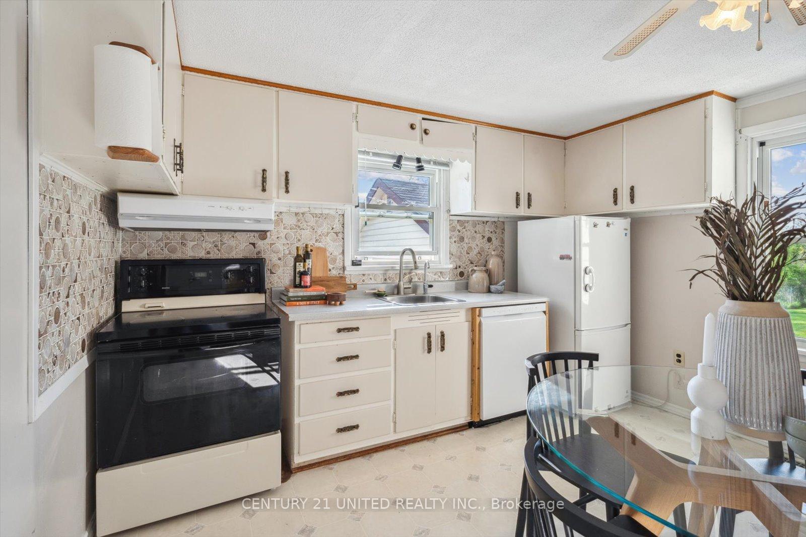 Photo 8 of 186 Coral Drive, Douro-Dummer — HOMEH