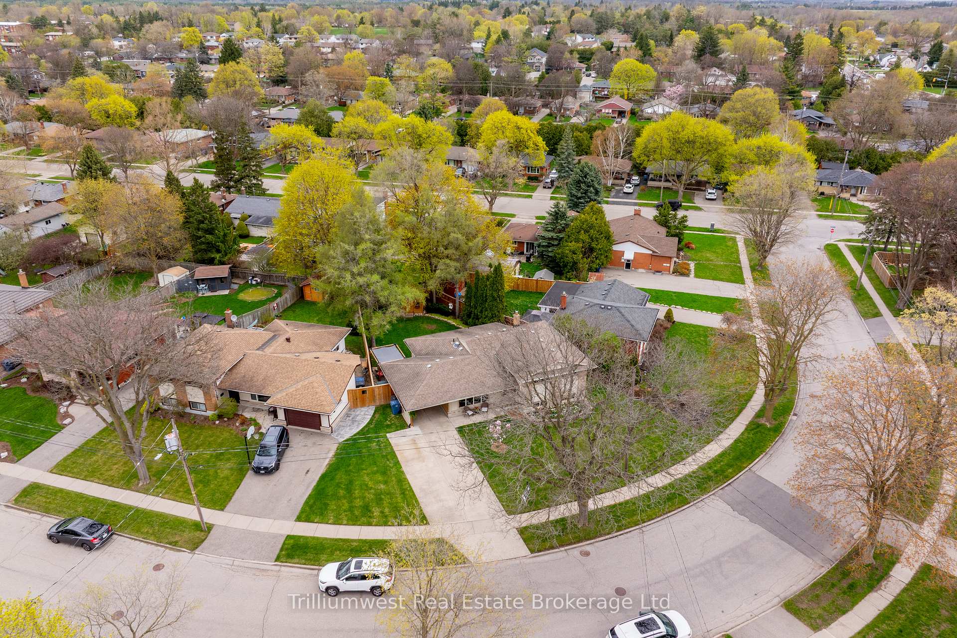 Photo 15 of 118 Dumbarton Street, Guelph, Riverside Park — HOMEH
