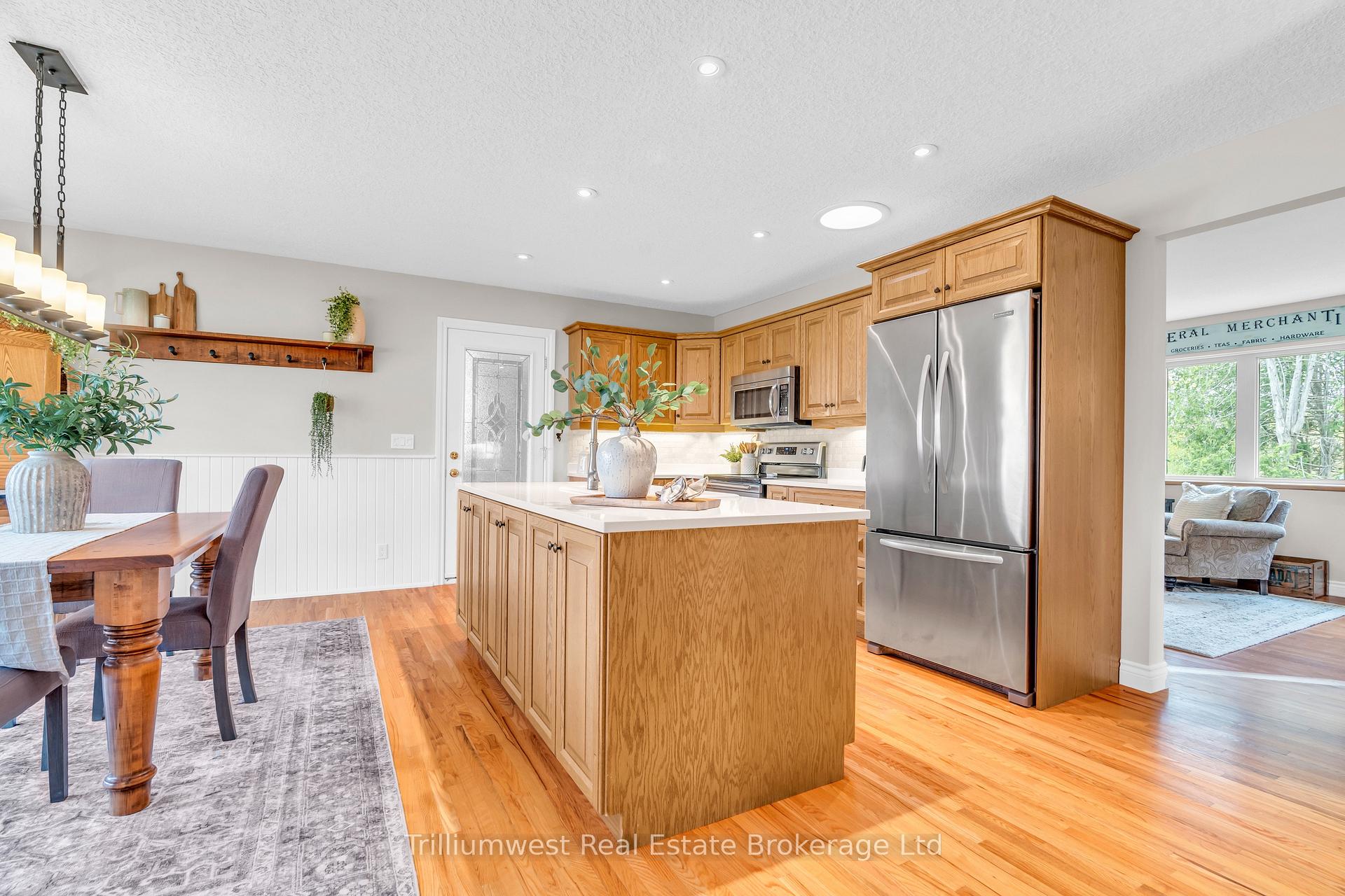 Photo 16 of 118 Dumbarton Street, Guelph, Riverside Park — HOMEH