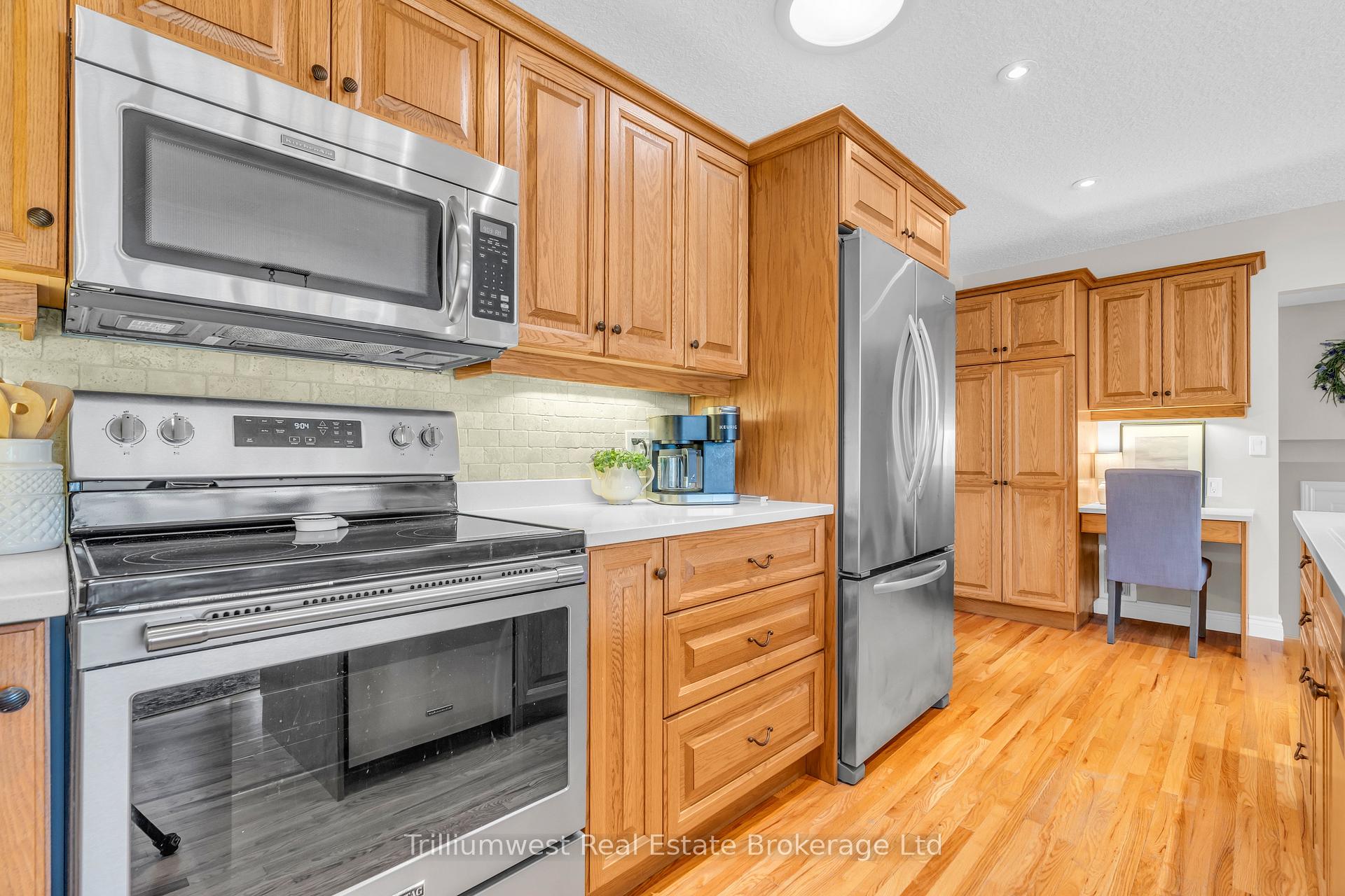 Photo 23 of 118 Dumbarton Street, Guelph, Riverside Park — HOMEH