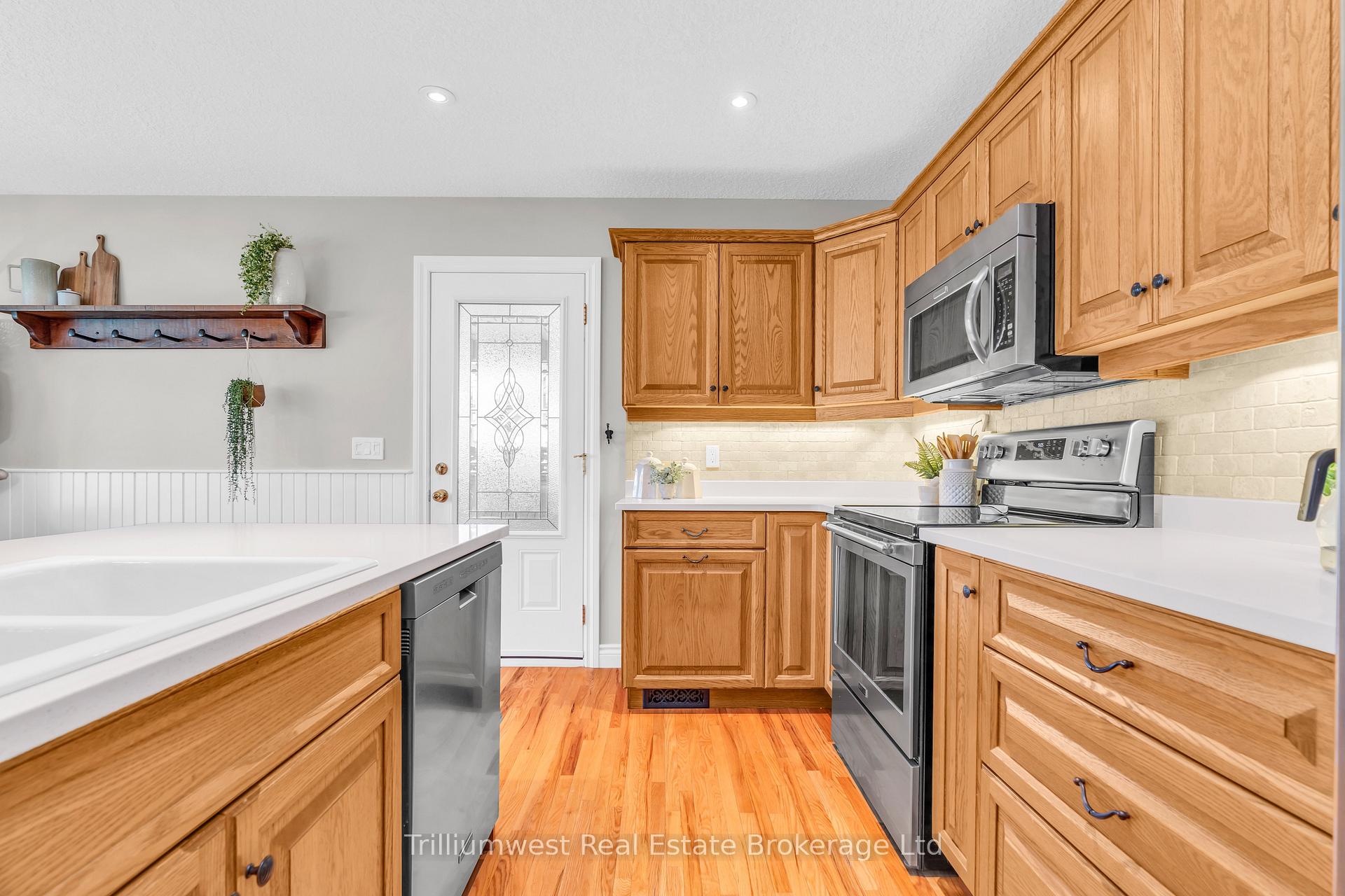 Photo 24 of 118 Dumbarton Street, Guelph, Riverside Park — HOMEH