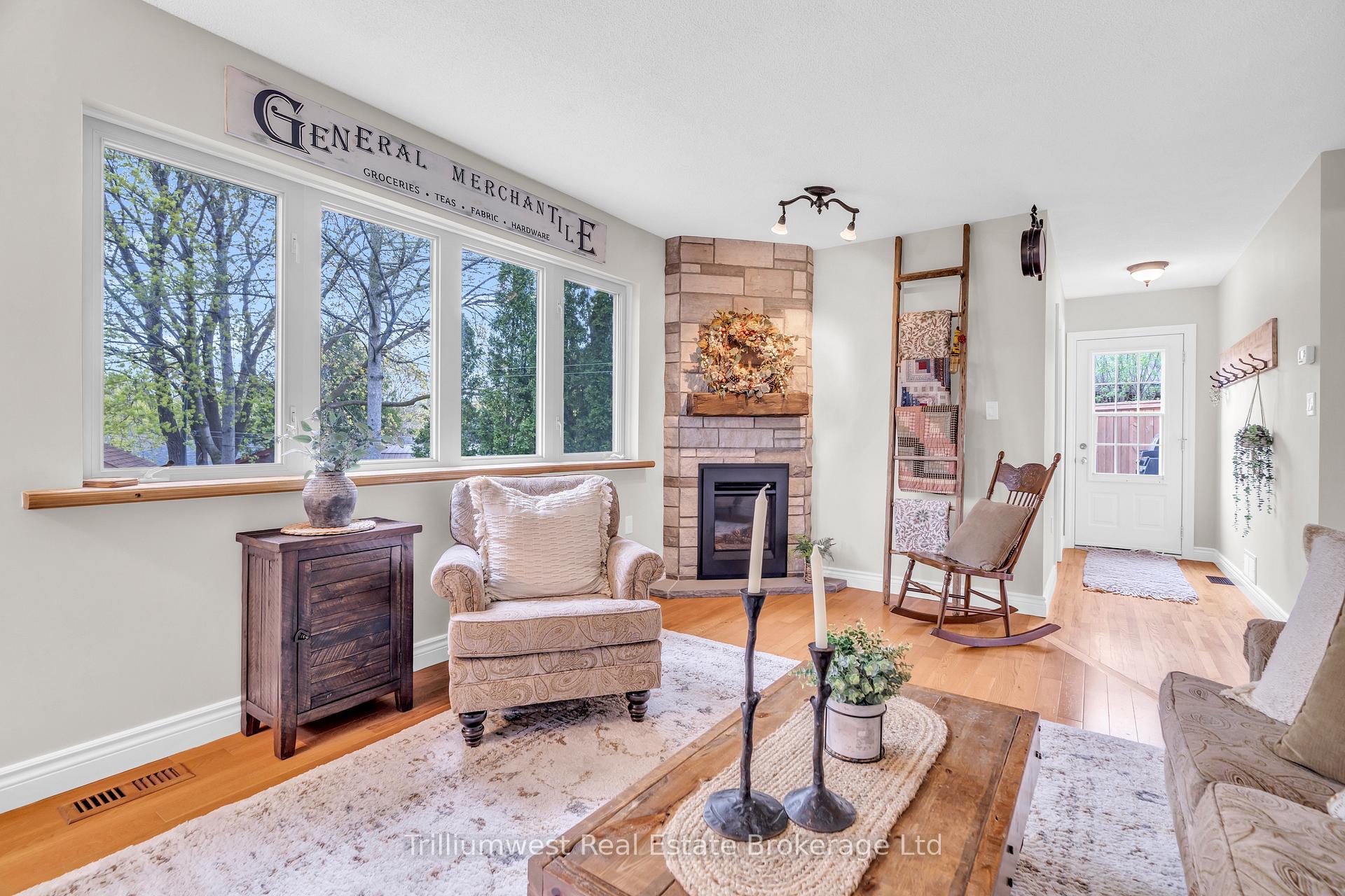 Photo 5 of 118 Dumbarton Street, Guelph, Riverside Park — HOMEH