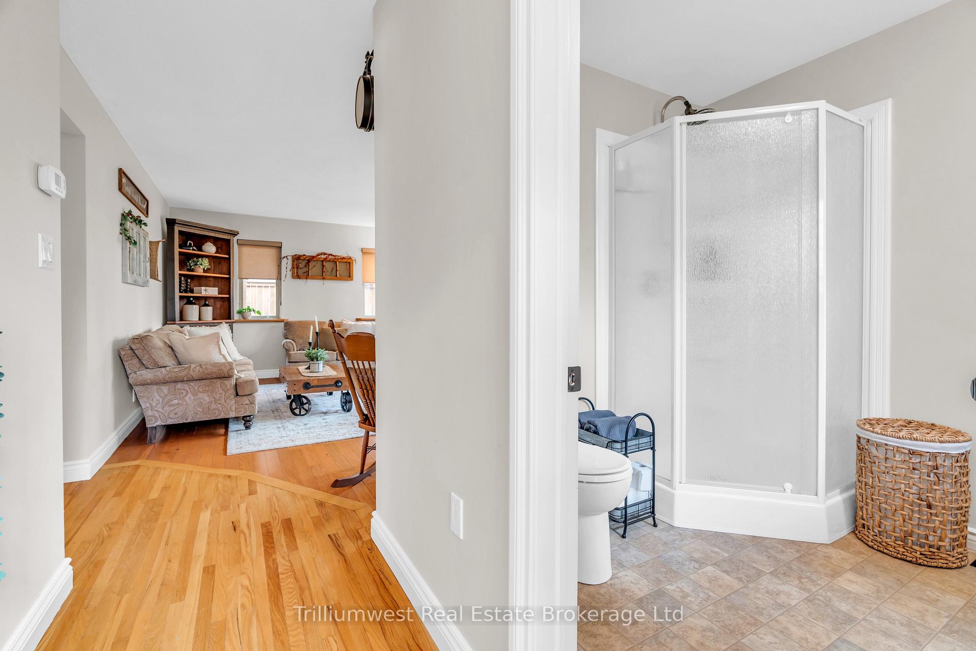 Photo 18 of 118 Dumbarton Street, Guelph, Riverside Park — HOMEH