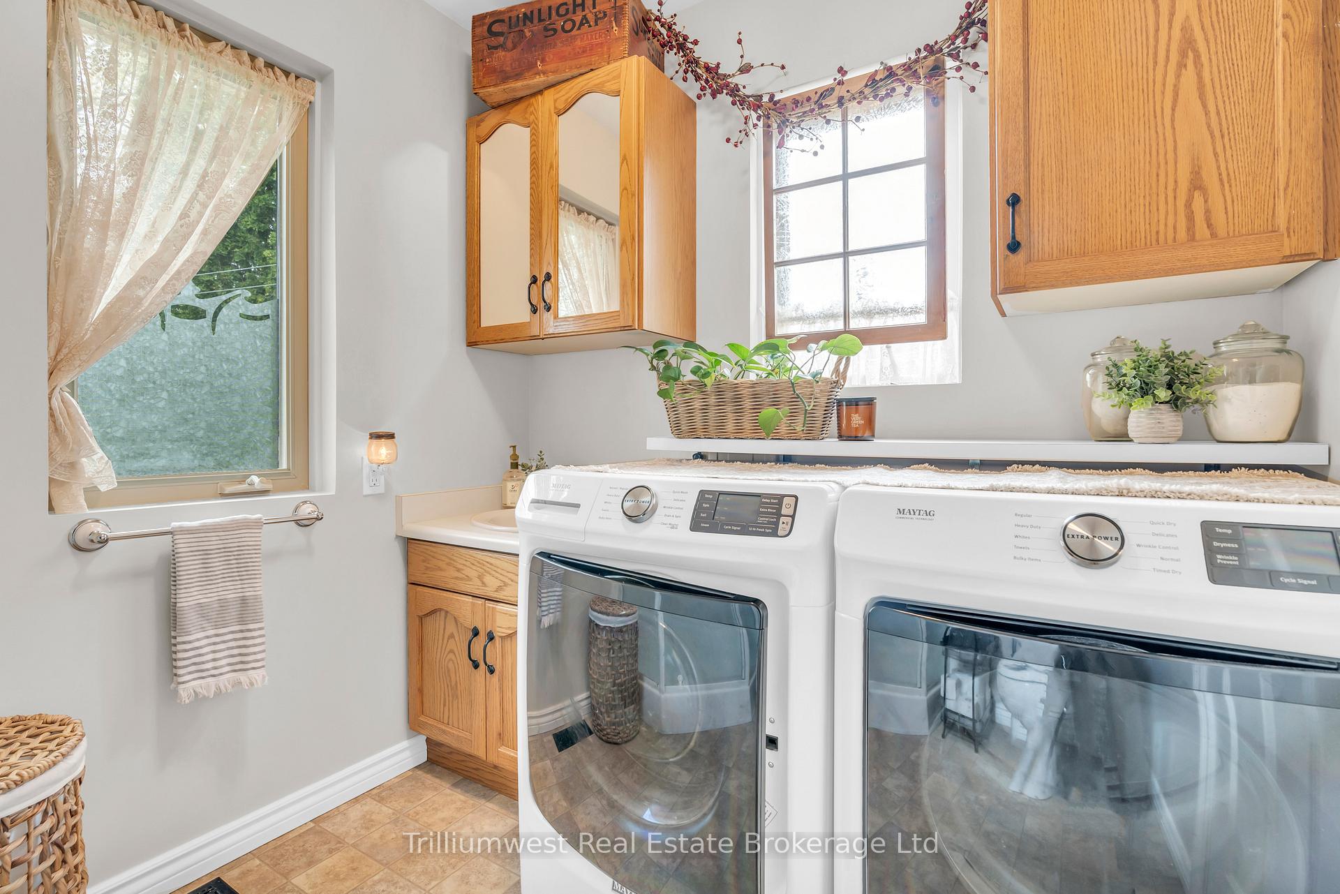Photo 32 of 118 Dumbarton Street, Guelph, Riverside Park — HOMEH