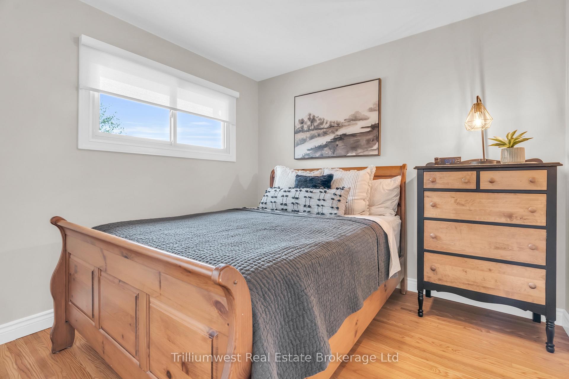 Photo 6 of 118 Dumbarton Street, Guelph, Riverside Park — HOMEH