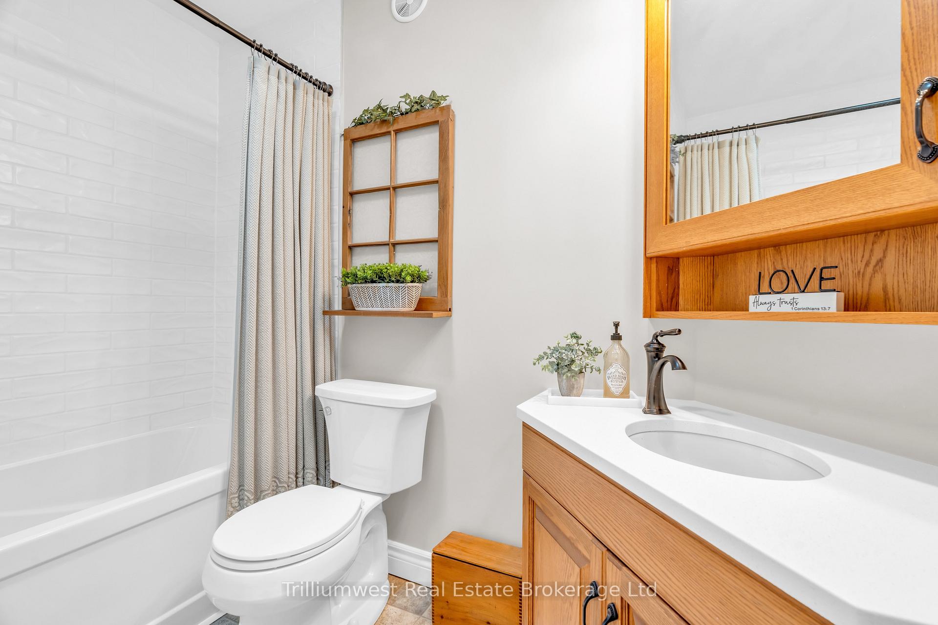 Photo 7 of 118 Dumbarton Street, Guelph, Riverside Park — HOMEH