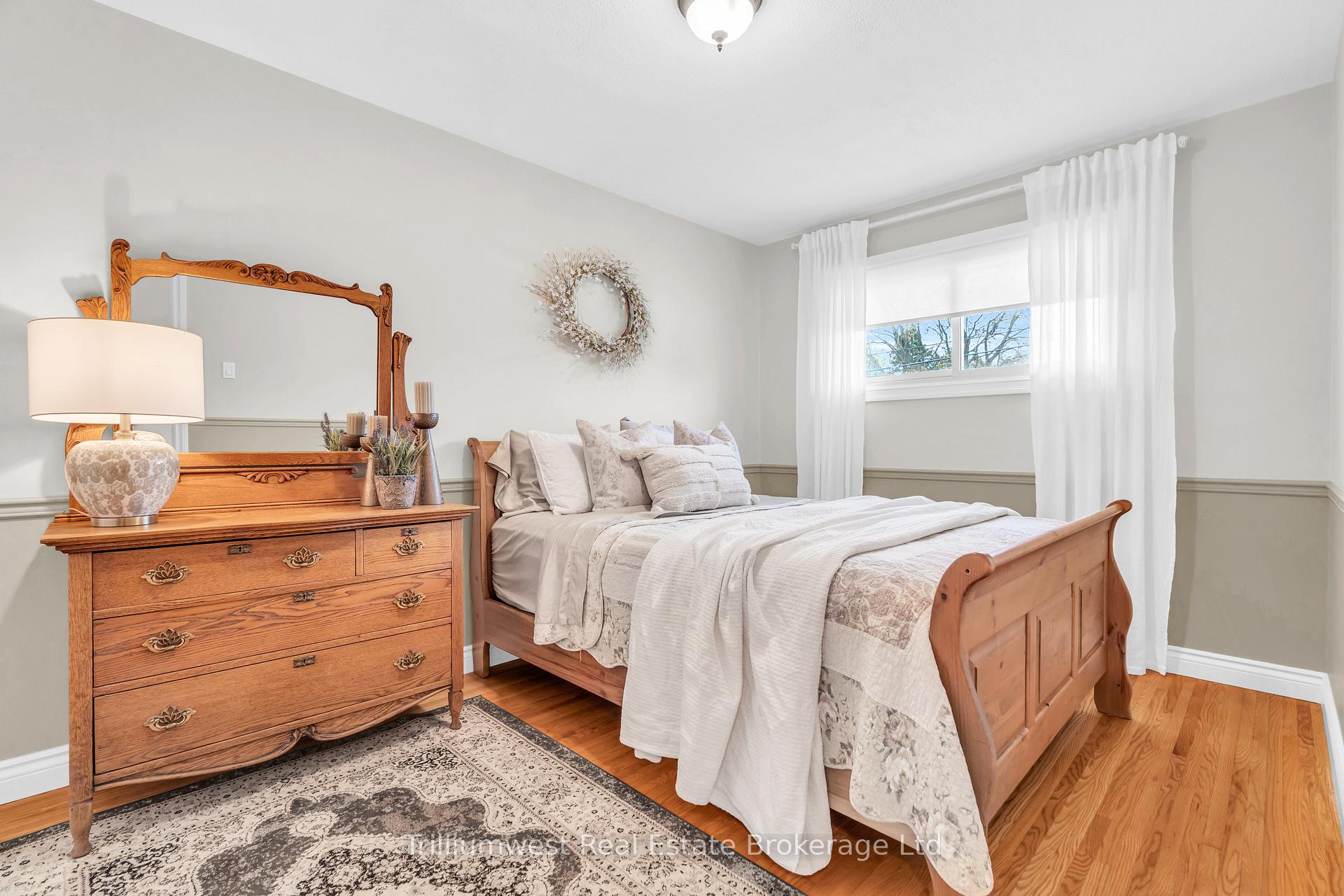 Photo 8 of 118 Dumbarton Street, Guelph, Riverside Park — HOMEH