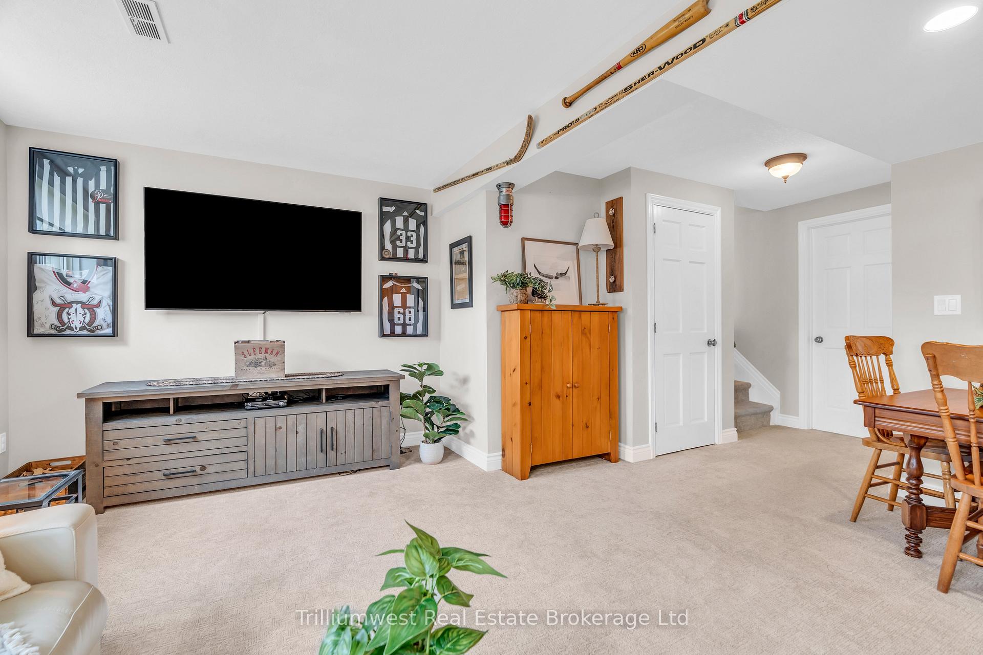 Photo 29 of 118 Dumbarton Street, Guelph, Riverside Park — HOMEH