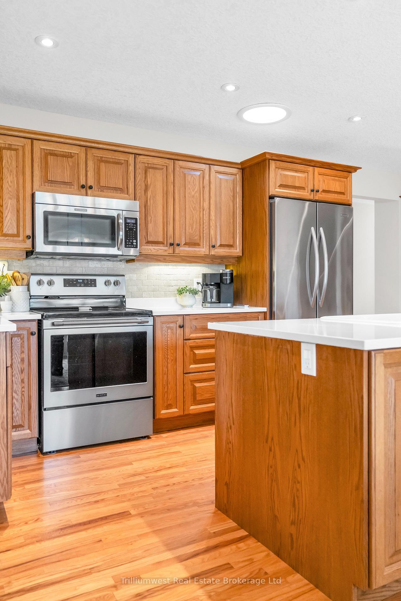 Photo 49 of 118 Dumbarton Street, Guelph, Riverside Park — HOMEH
