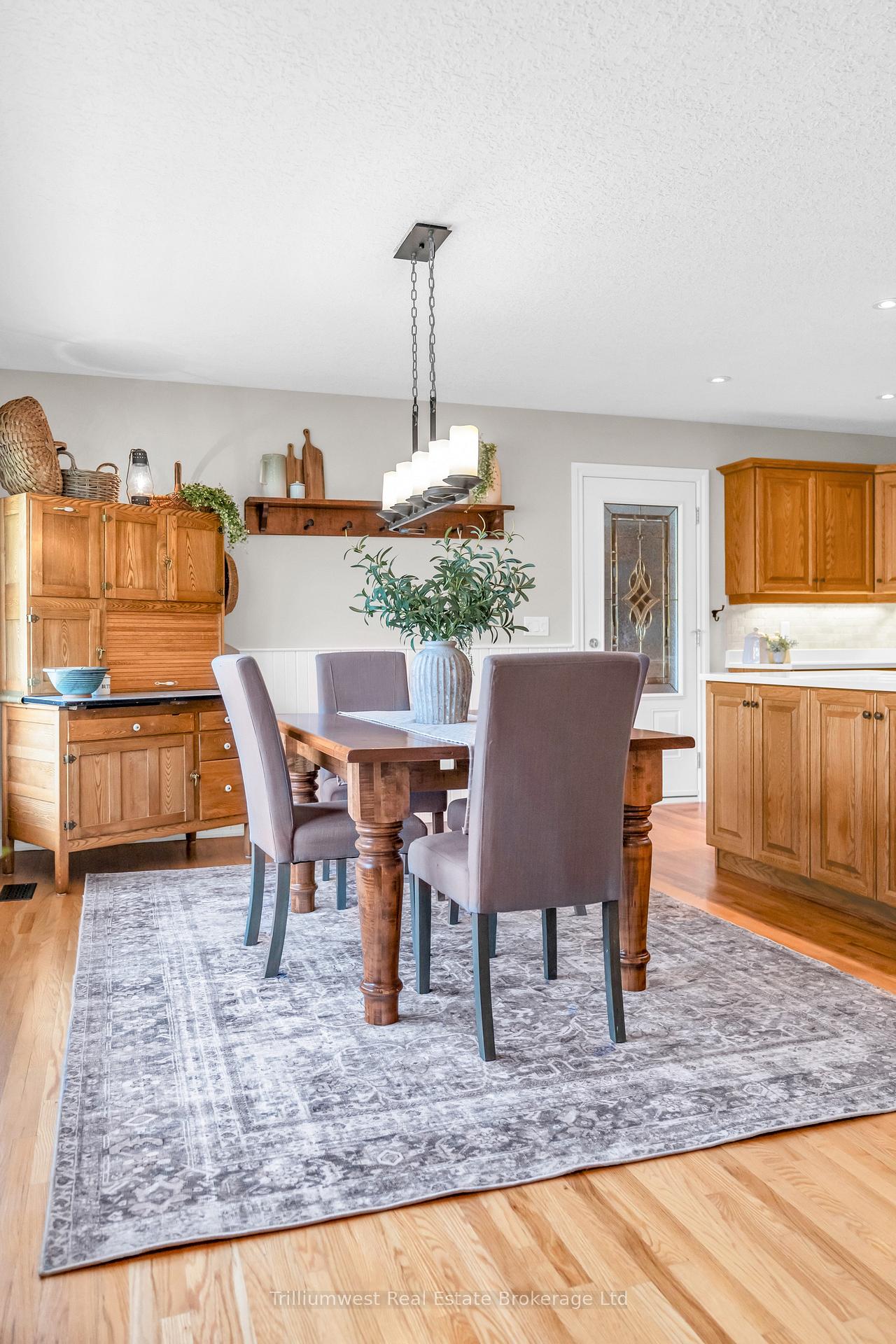 Photo 10 of 118 Dumbarton Street, Guelph, Riverside Park — HOMEH