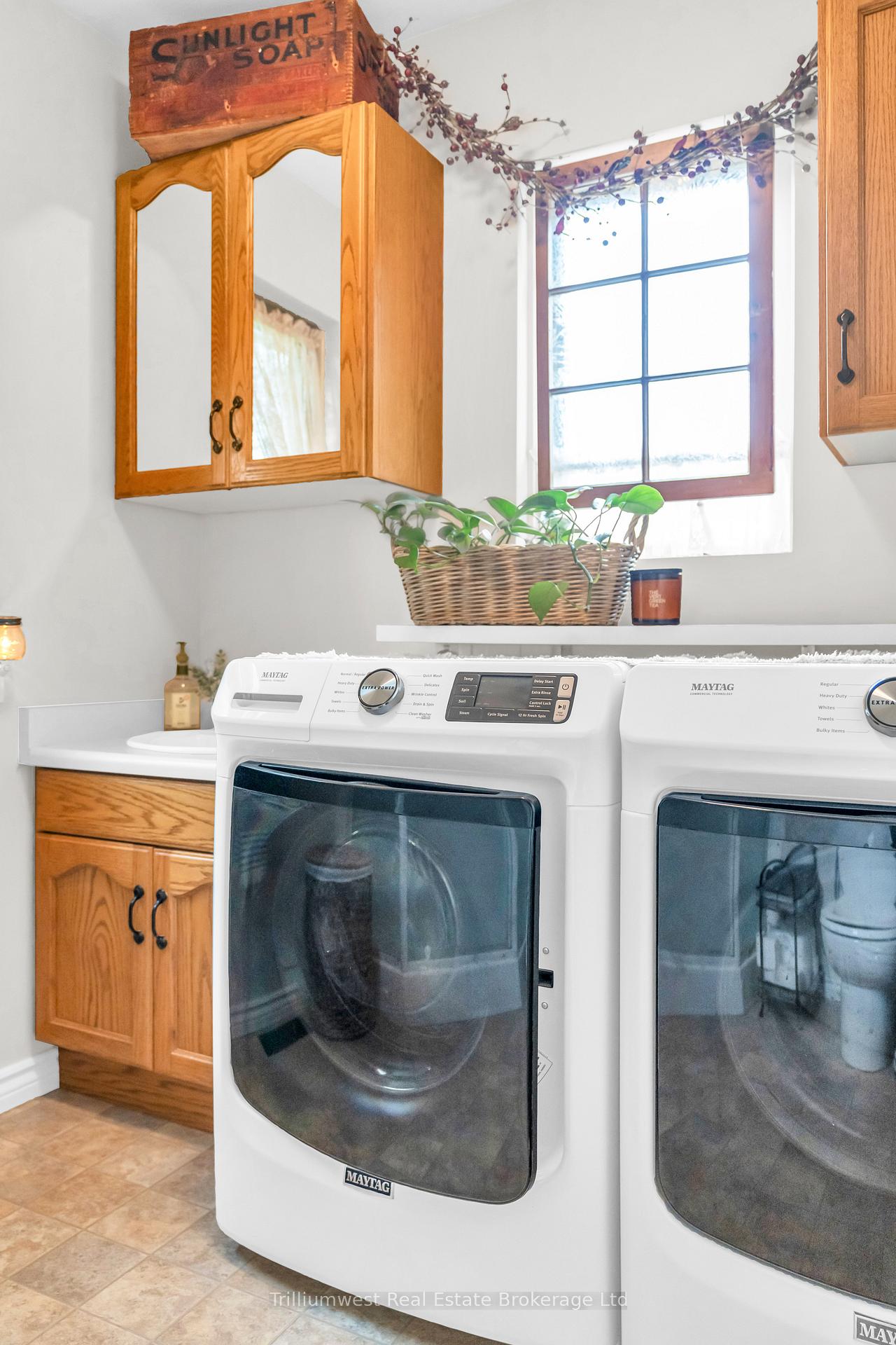 Photo 12 of 118 Dumbarton Street, Guelph, Riverside Park — HOMEH