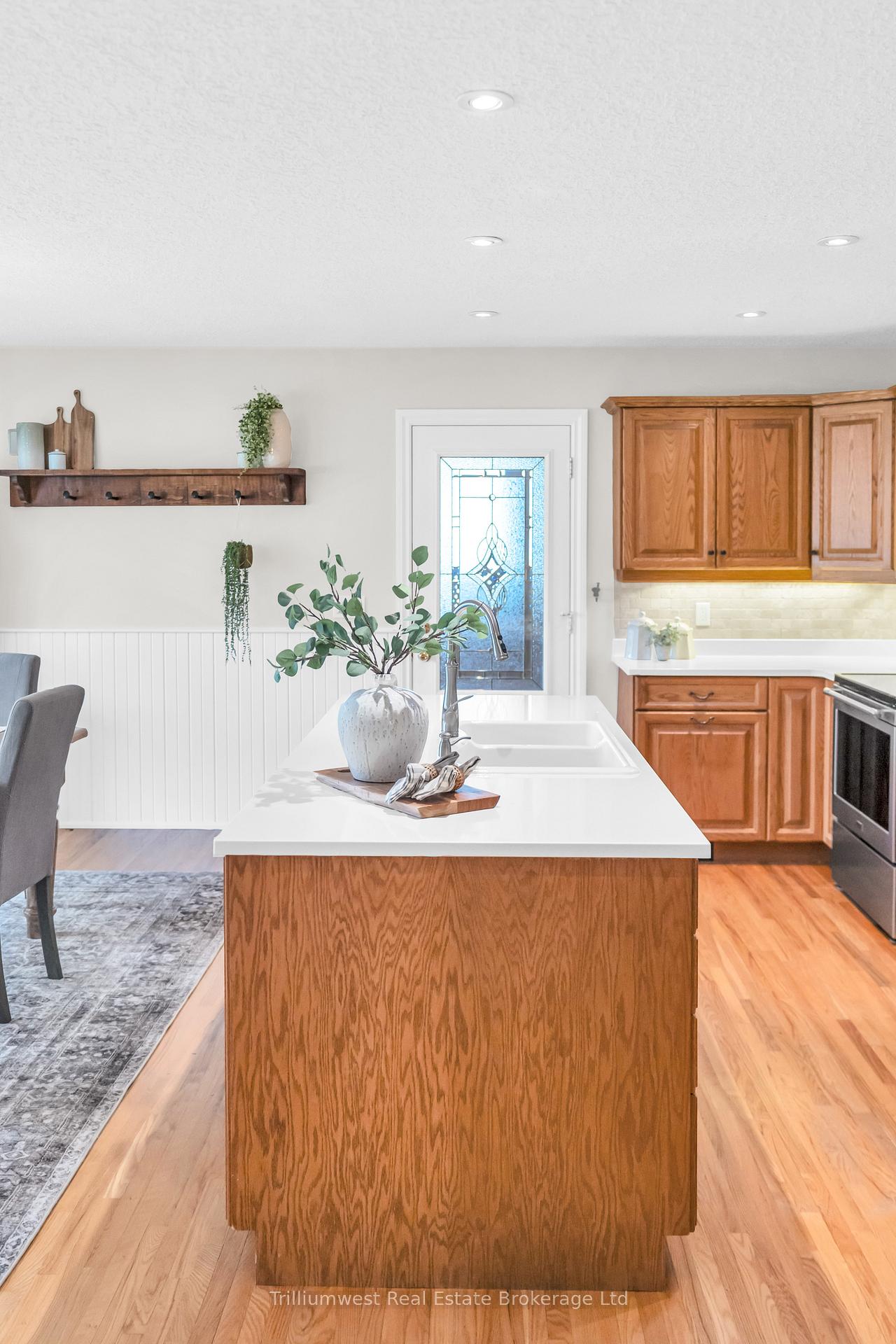 Photo 47 of 118 Dumbarton Street, Guelph, Riverside Park — HOMEH