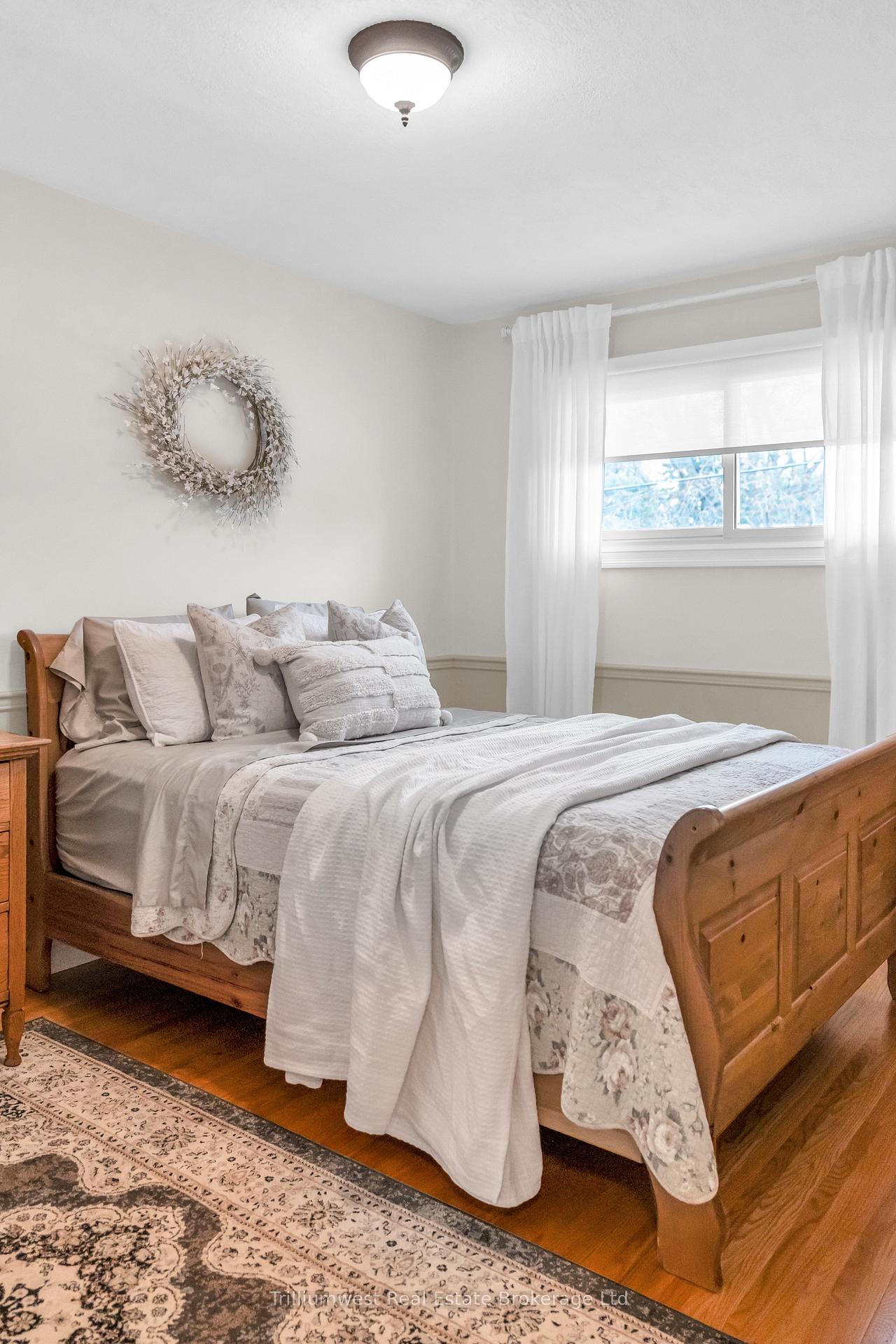 Photo 40 of 118 Dumbarton Street, Guelph, Riverside Park — HOMEH