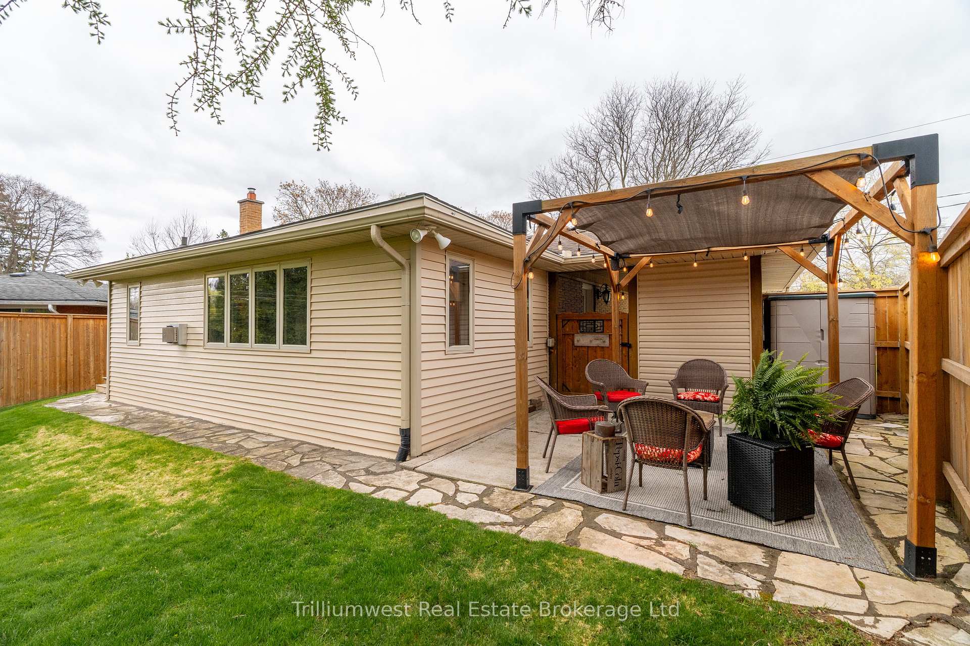 Photo 13 of 118 Dumbarton Street, Guelph, Riverside Park — HOMEH