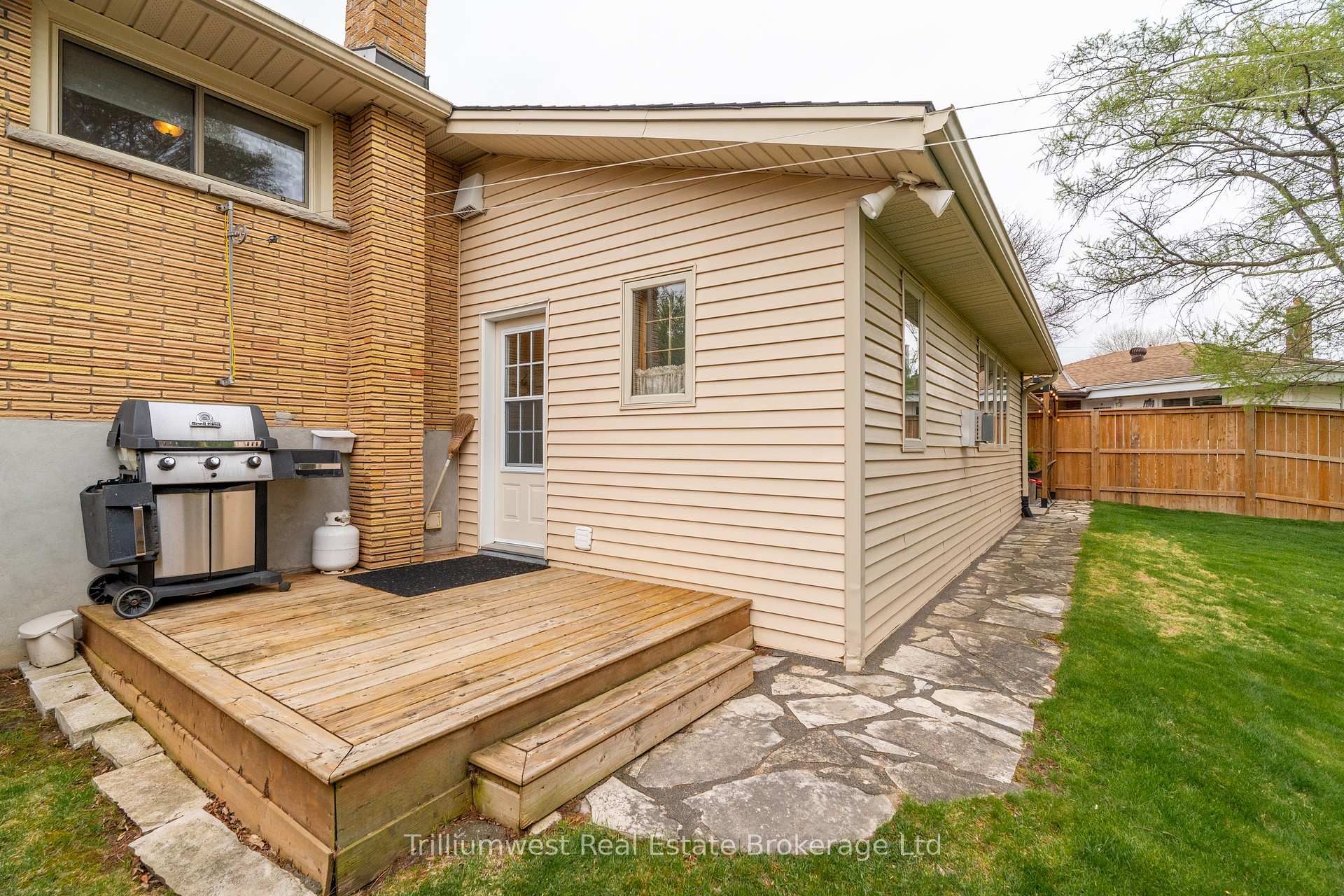 Photo 38 of 118 Dumbarton Street, Guelph, Riverside Park — HOMEH