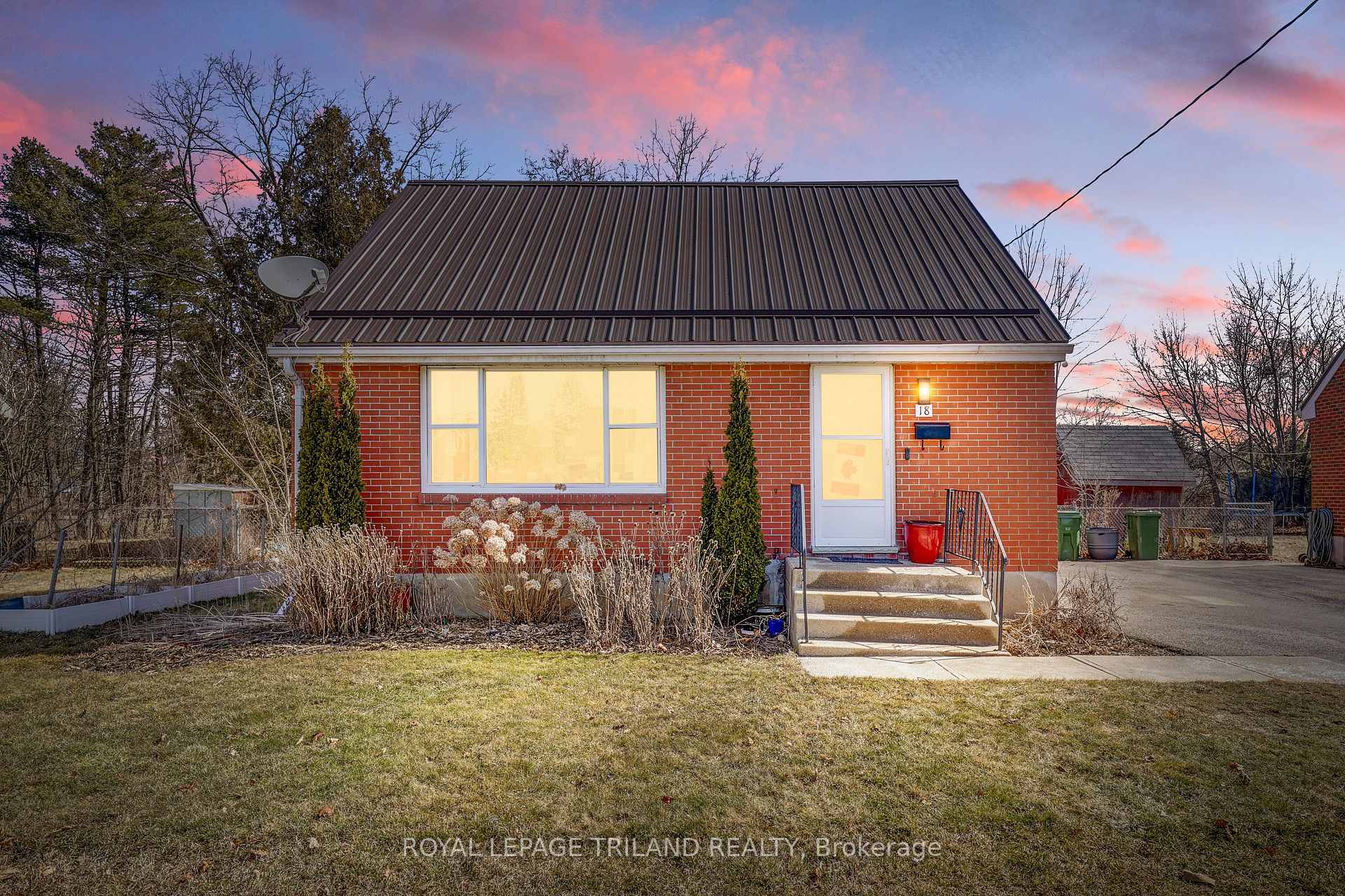 Photo 20 of 18 Simcoe Street, St. Thomas — HOMEH