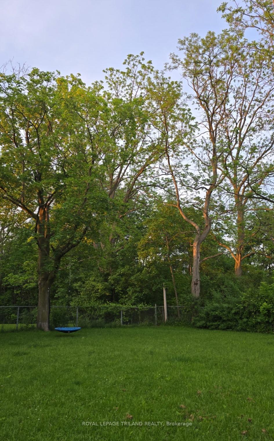 Photo 11 of 18 Simcoe Street, St. Thomas — HOMEH