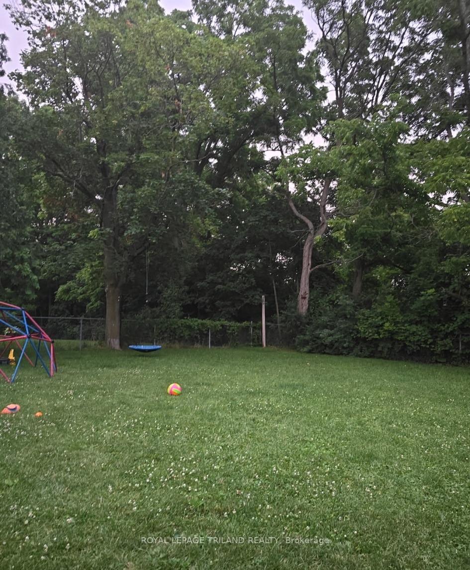 Photo 5 of 18 Simcoe Street, St. Thomas — HOMEH