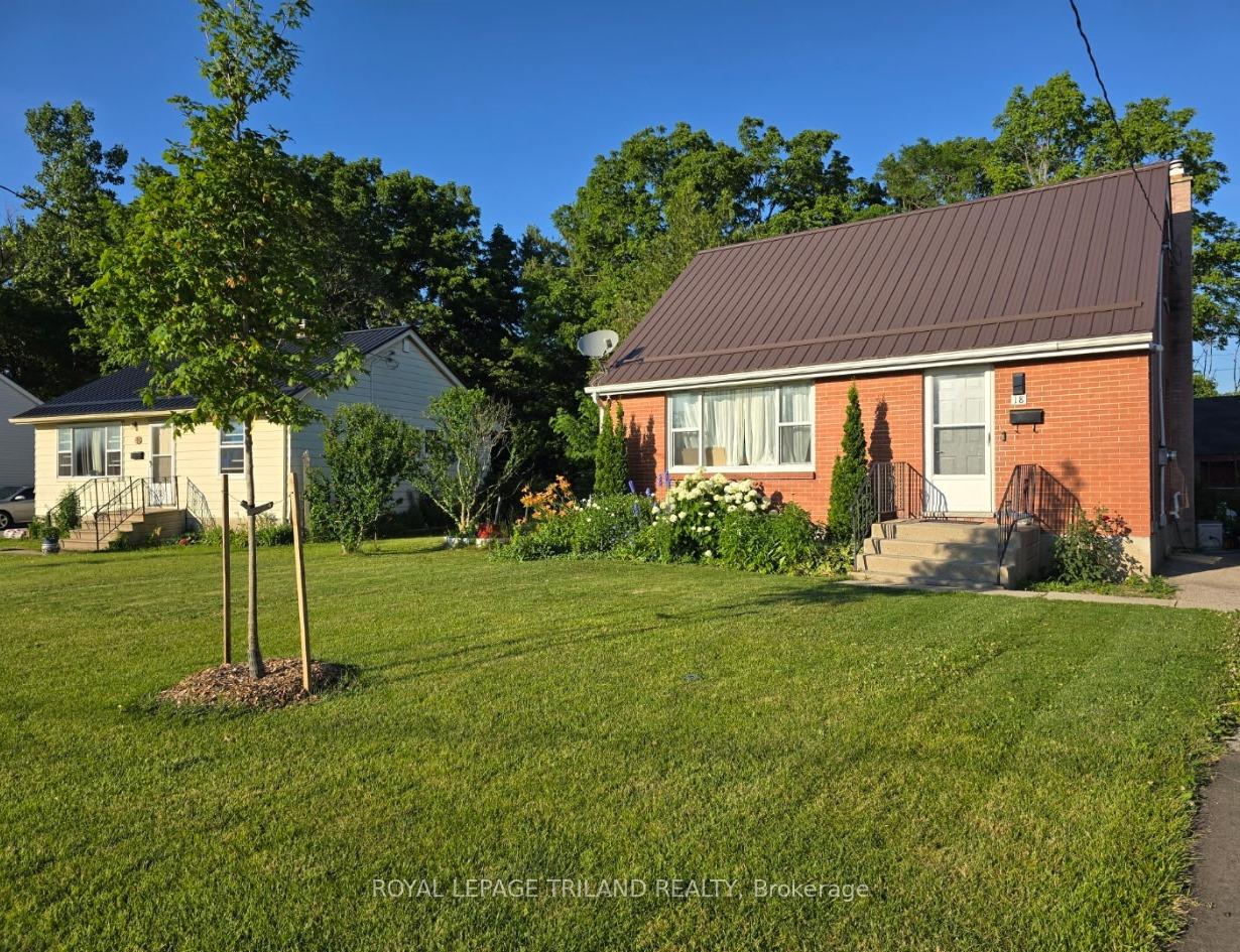 Photo 8 of 18 Simcoe Street, St. Thomas — HOMEH