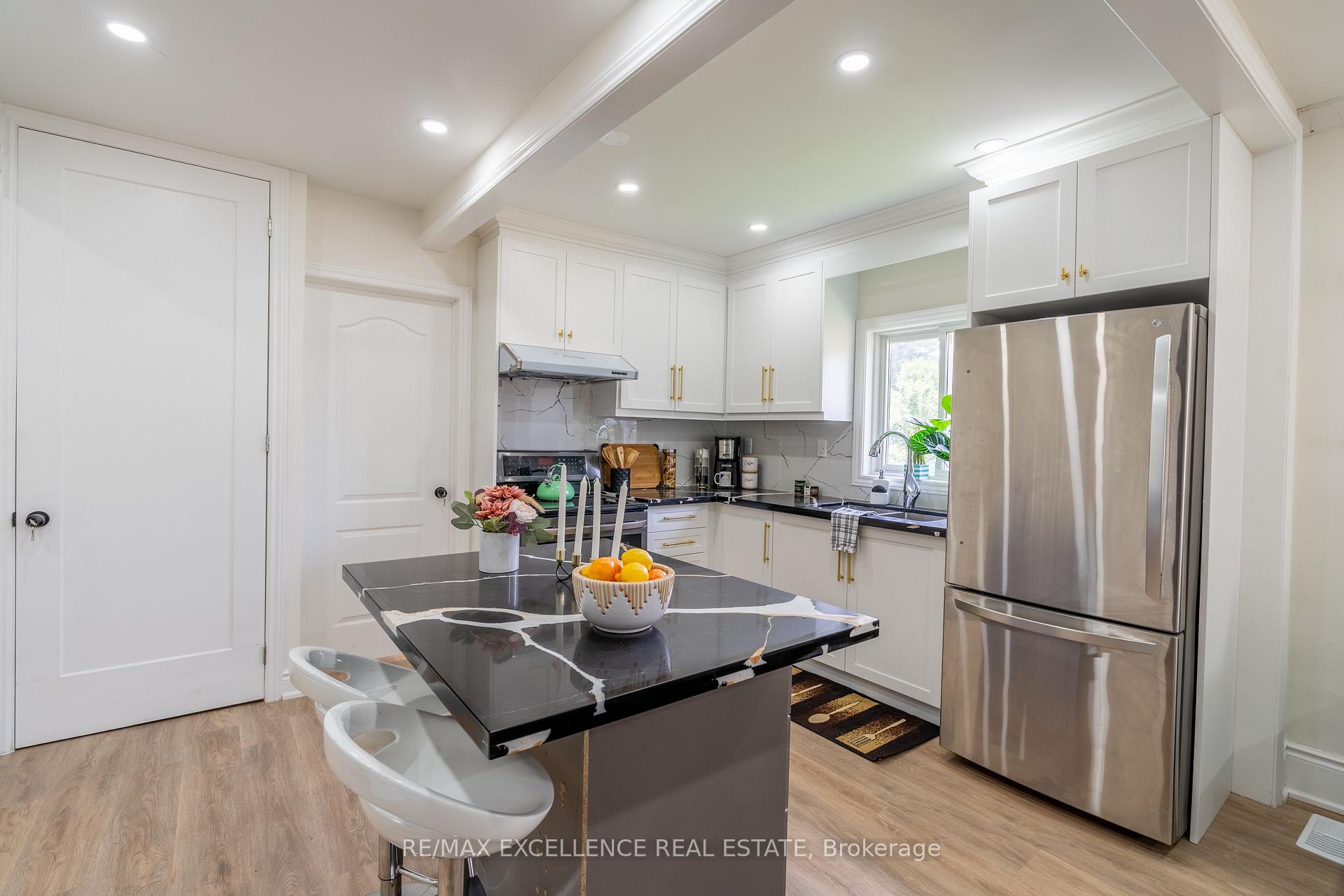 Photo 2 of 3561 King Street, Windsor — HOMEH