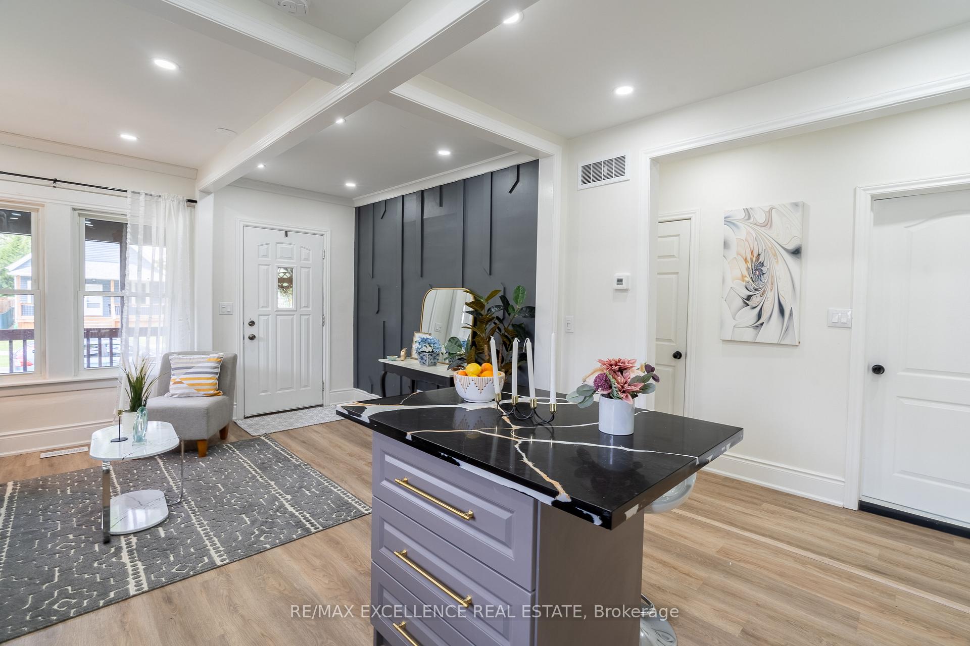 Photo 3 of 3561 King Street, Windsor — HOMEH