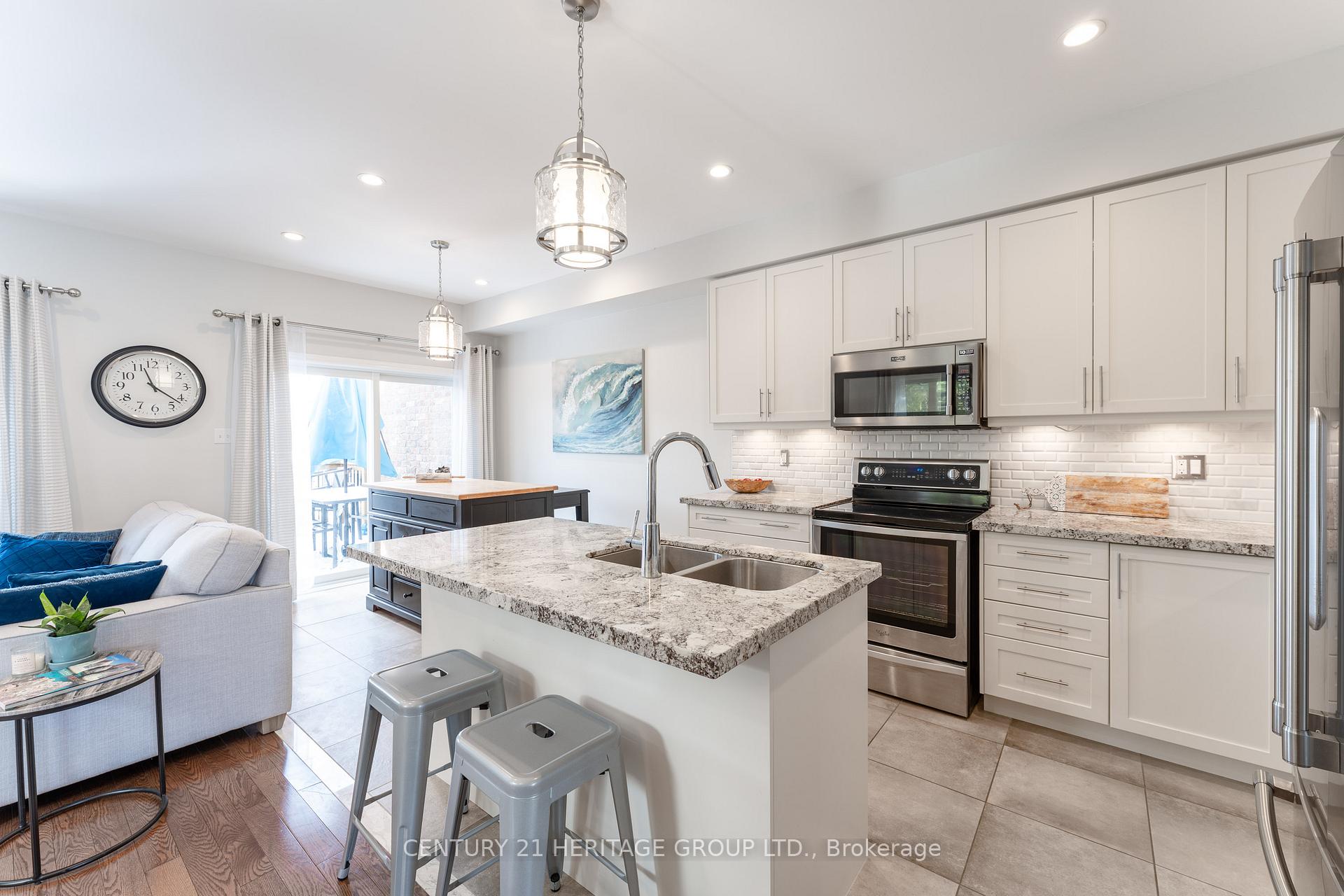 Photo 4 of 32 Bud Doucette Court, Uxbridge — HOMEH