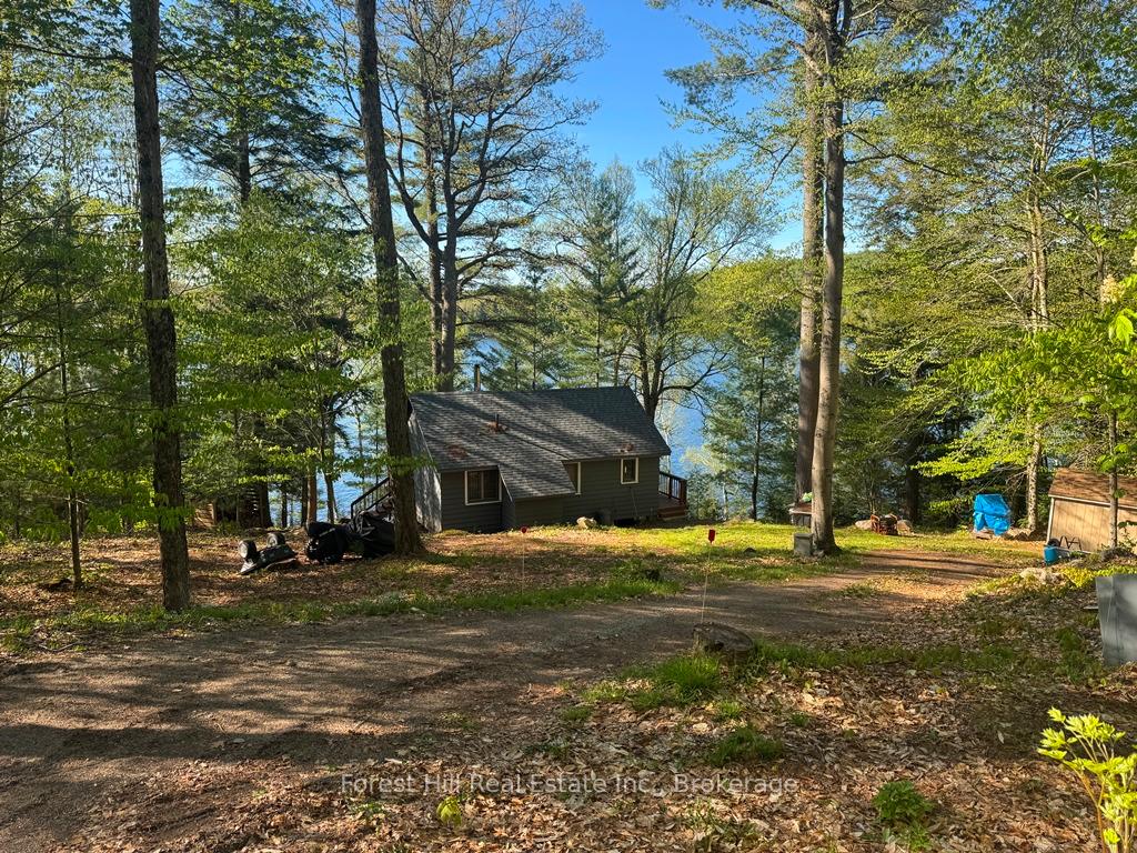 Photo 3 of 1582 North Creek Drive, Algonquin Highlands, McClintock — HOMEH