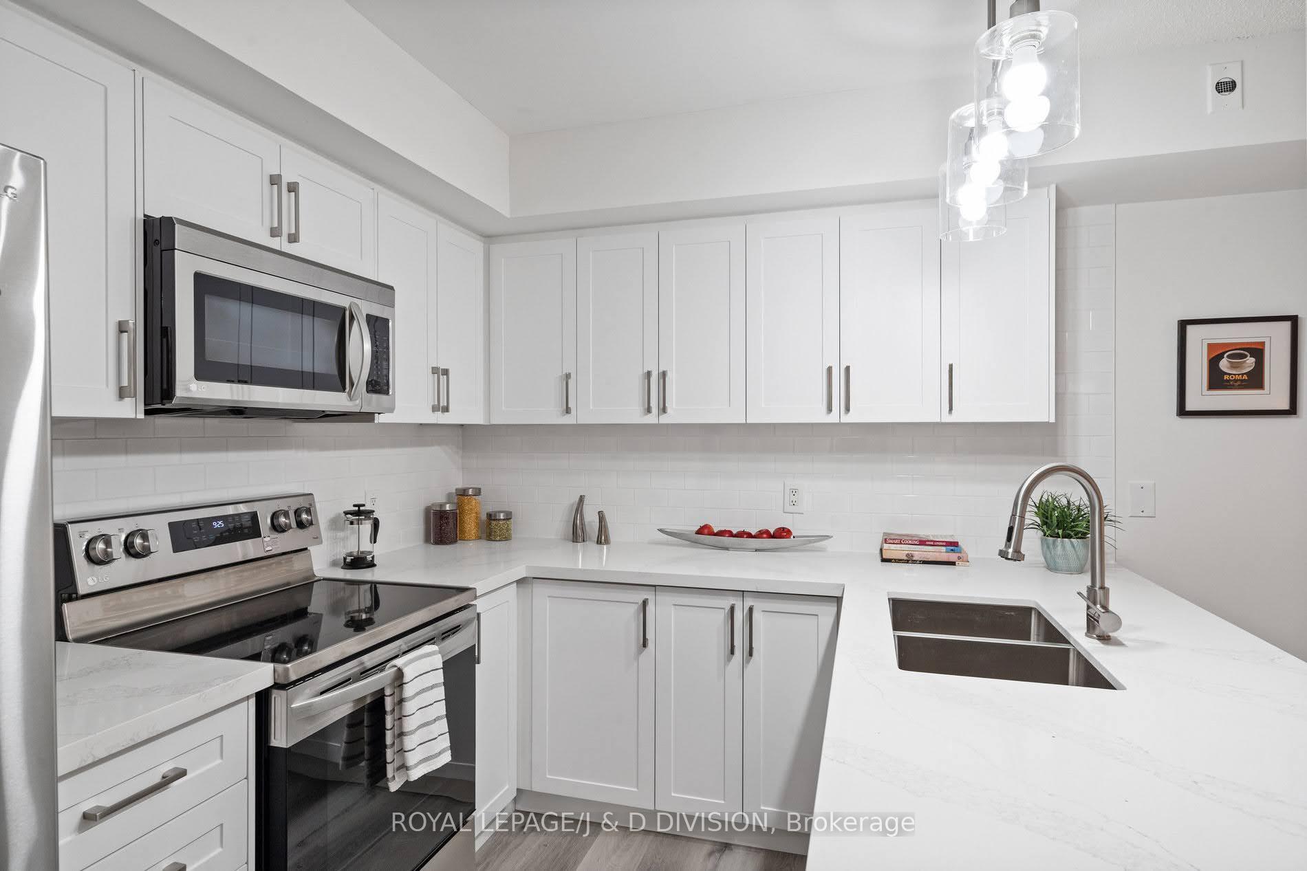Photo 3 of Unit 902, 9 Shank Street, Toronto, Niagara — HOMEH