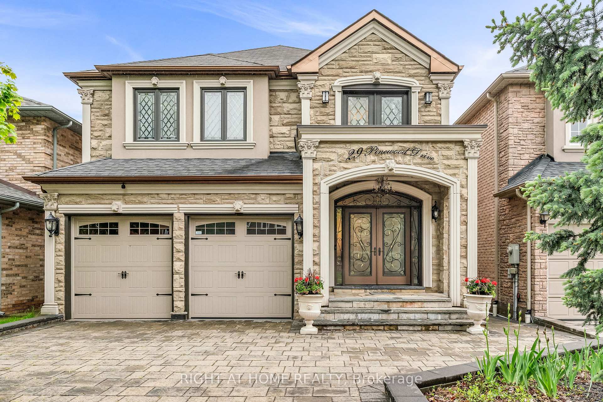 Photo 8 of 29 Pinewood Drive, Vaughan, Crestwood-Springfarm-Yorkhill — HOMEH