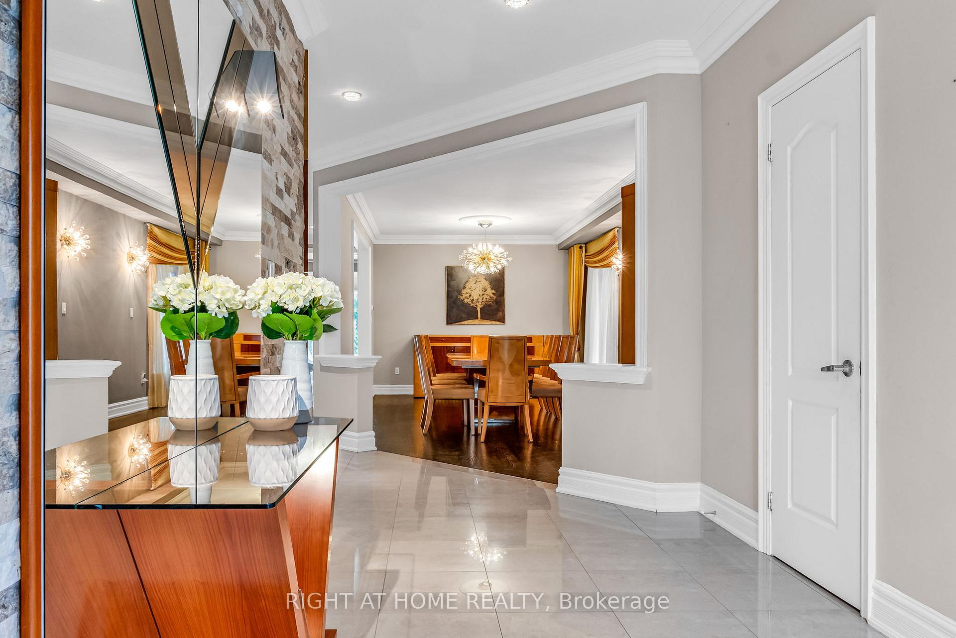 Photo 15 of 29 Pinewood Drive, Vaughan, Crestwood-Springfarm-Yorkhill — HOMEH