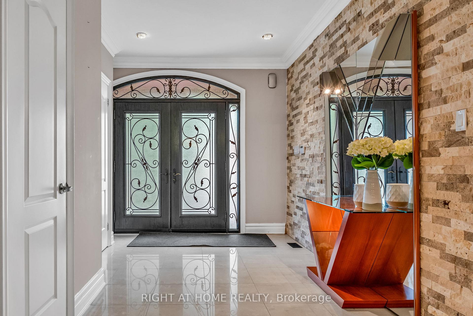 Photo 34 of 29 Pinewood Drive, Vaughan, Crestwood-Springfarm-Yorkhill — HOMEH