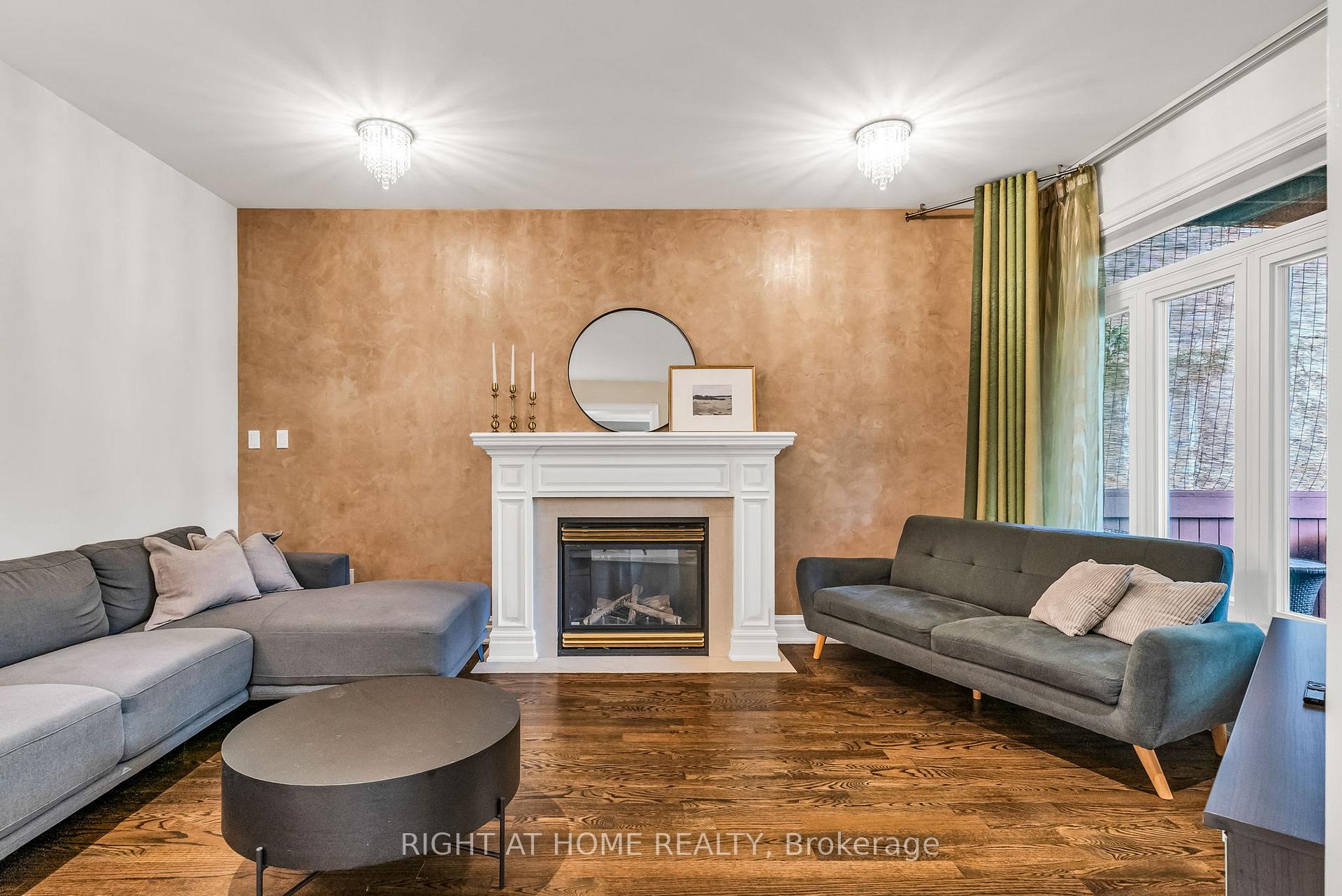 Photo 13 of 29 Pinewood Drive, Vaughan, Crestwood-Springfarm-Yorkhill — HOMEH