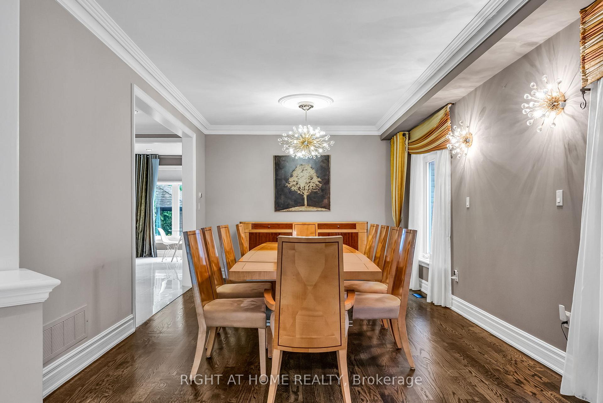 Photo 5 of 29 Pinewood Drive, Vaughan, Crestwood-Springfarm-Yorkhill — HOMEH