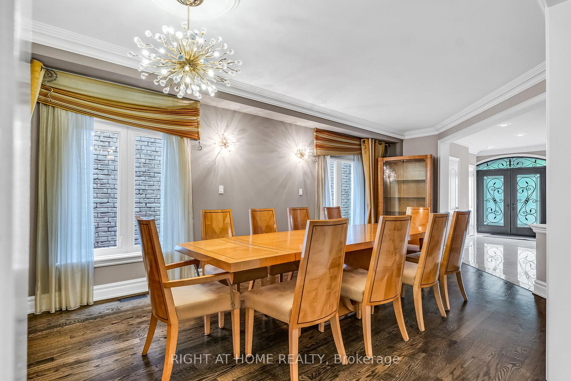 Photo 38 of 29 Pinewood Drive, Vaughan, Crestwood-Springfarm-Yorkhill — HOMEH