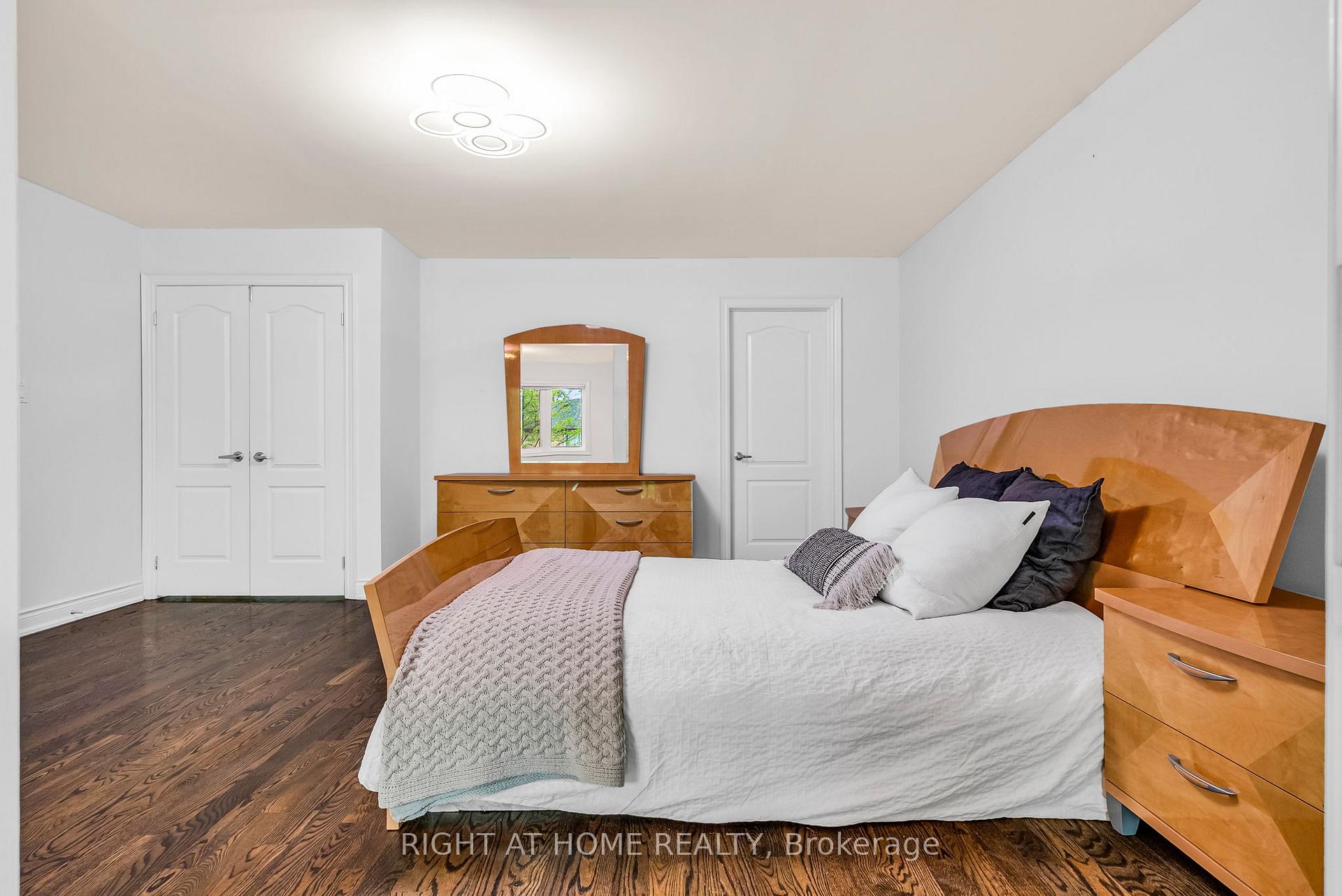 Photo 20 of 29 Pinewood Drive, Vaughan, Crestwood-Springfarm-Yorkhill — HOMEH