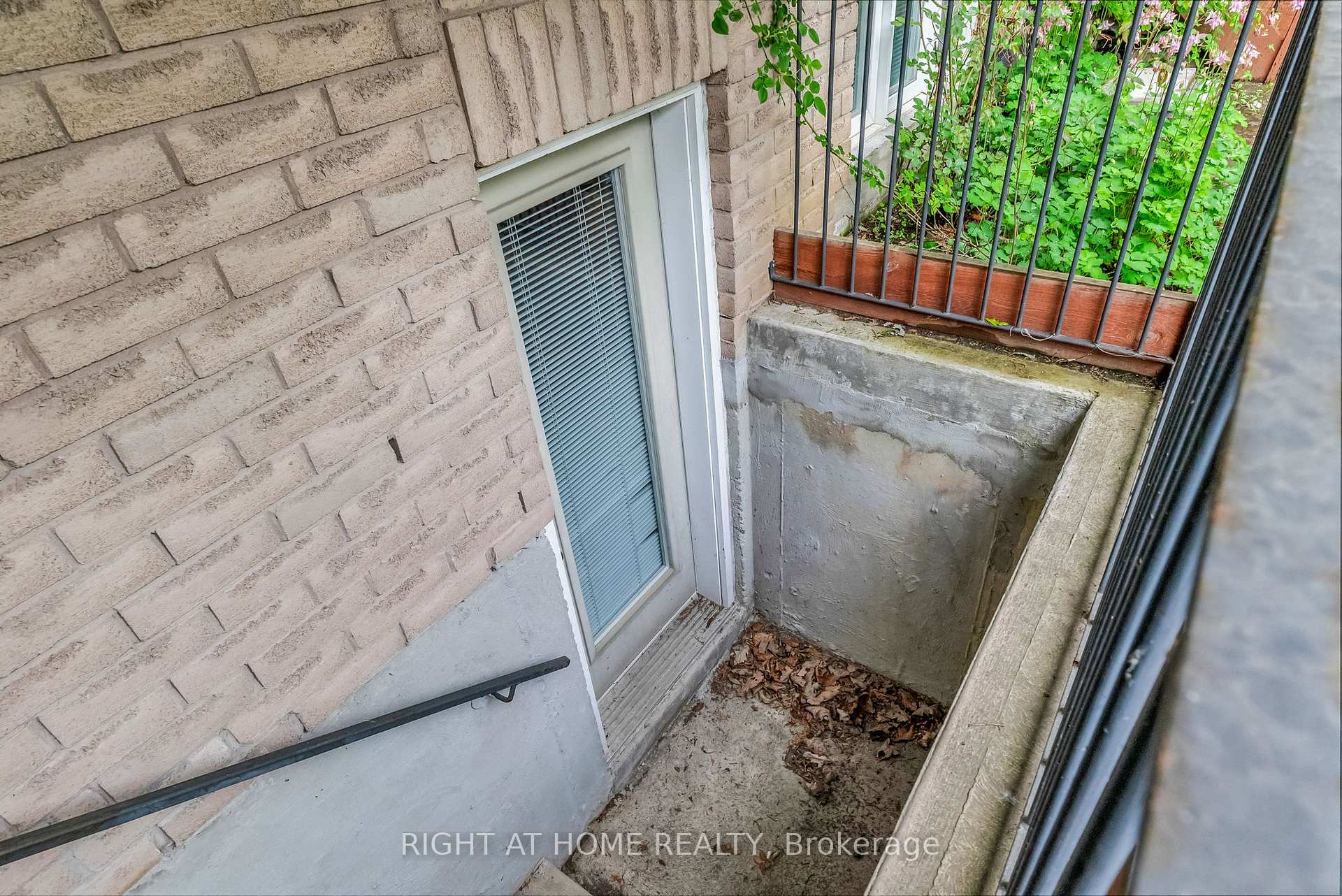 Photo 35 of 29 Pinewood Drive, Vaughan, Crestwood-Springfarm-Yorkhill — HOMEH