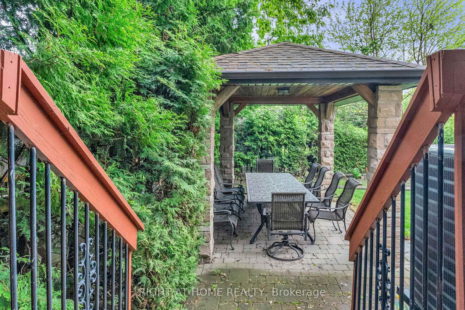 Photo 39 of 29 Pinewood Drive, Vaughan, Crestwood-Springfarm-Yorkhill — HOMEH