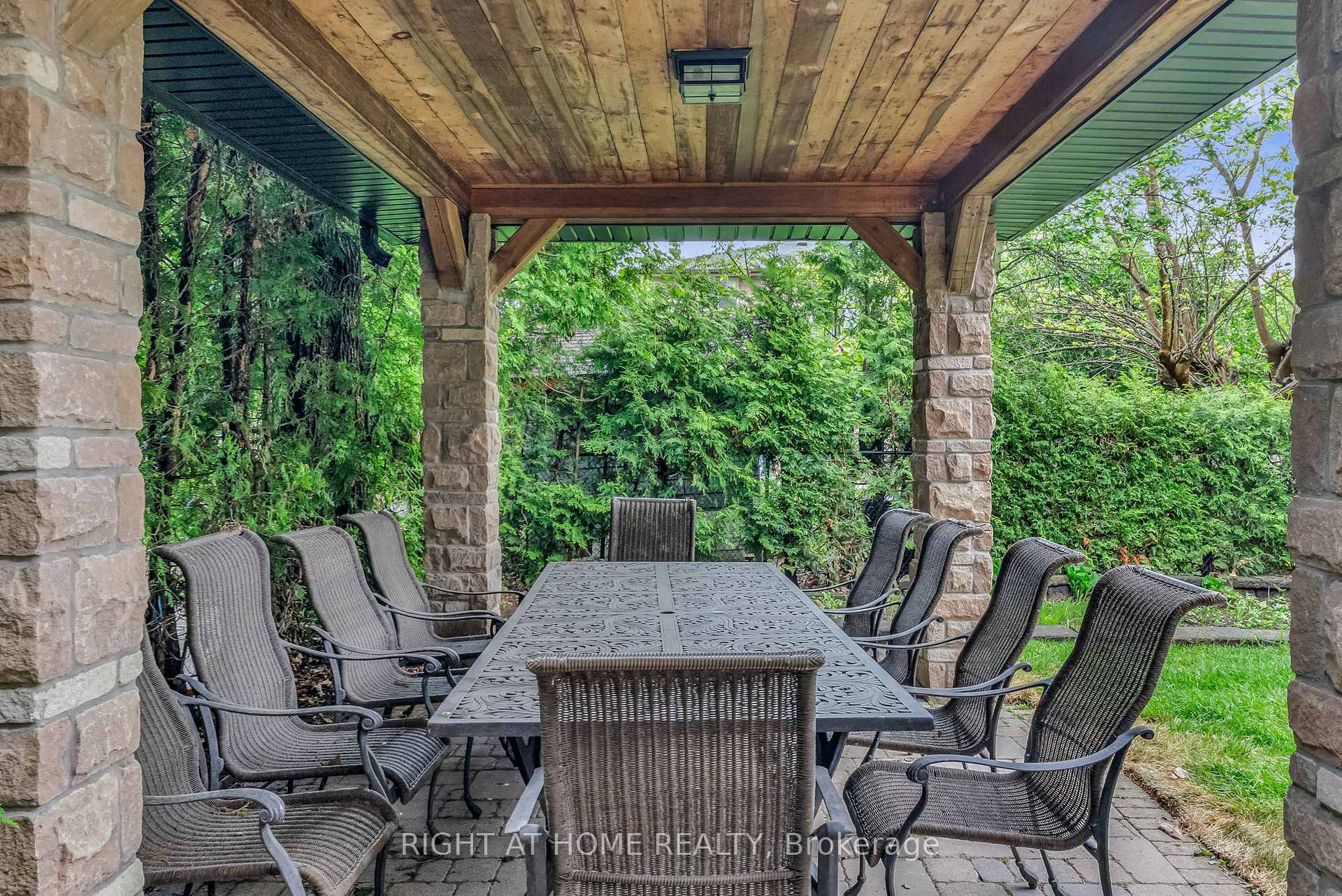 Photo 31 of 29 Pinewood Drive, Vaughan, Crestwood-Springfarm-Yorkhill — HOMEH