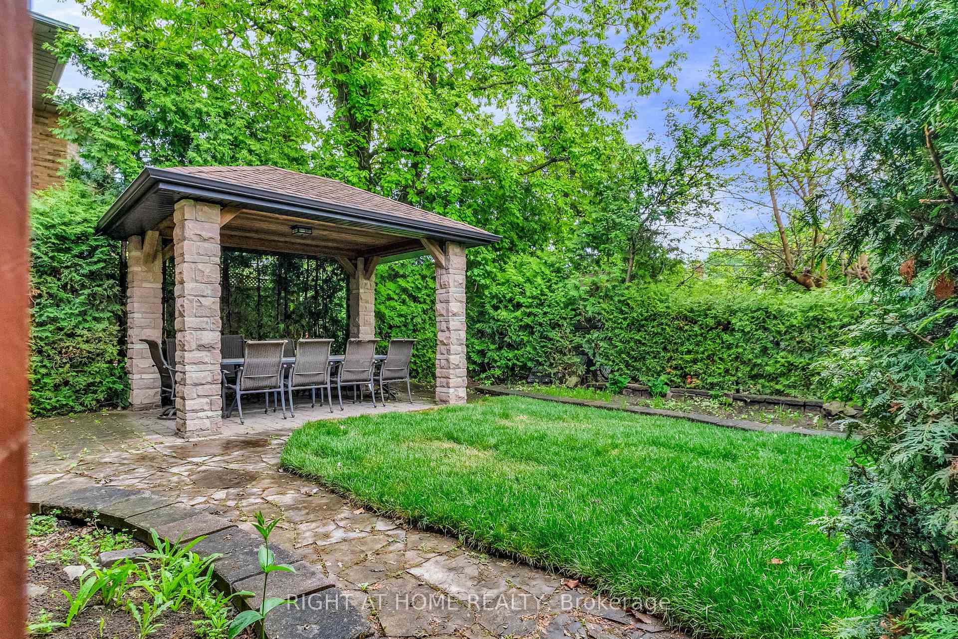 Photo 26 of 29 Pinewood Drive, Vaughan, Crestwood-Springfarm-Yorkhill — HOMEH