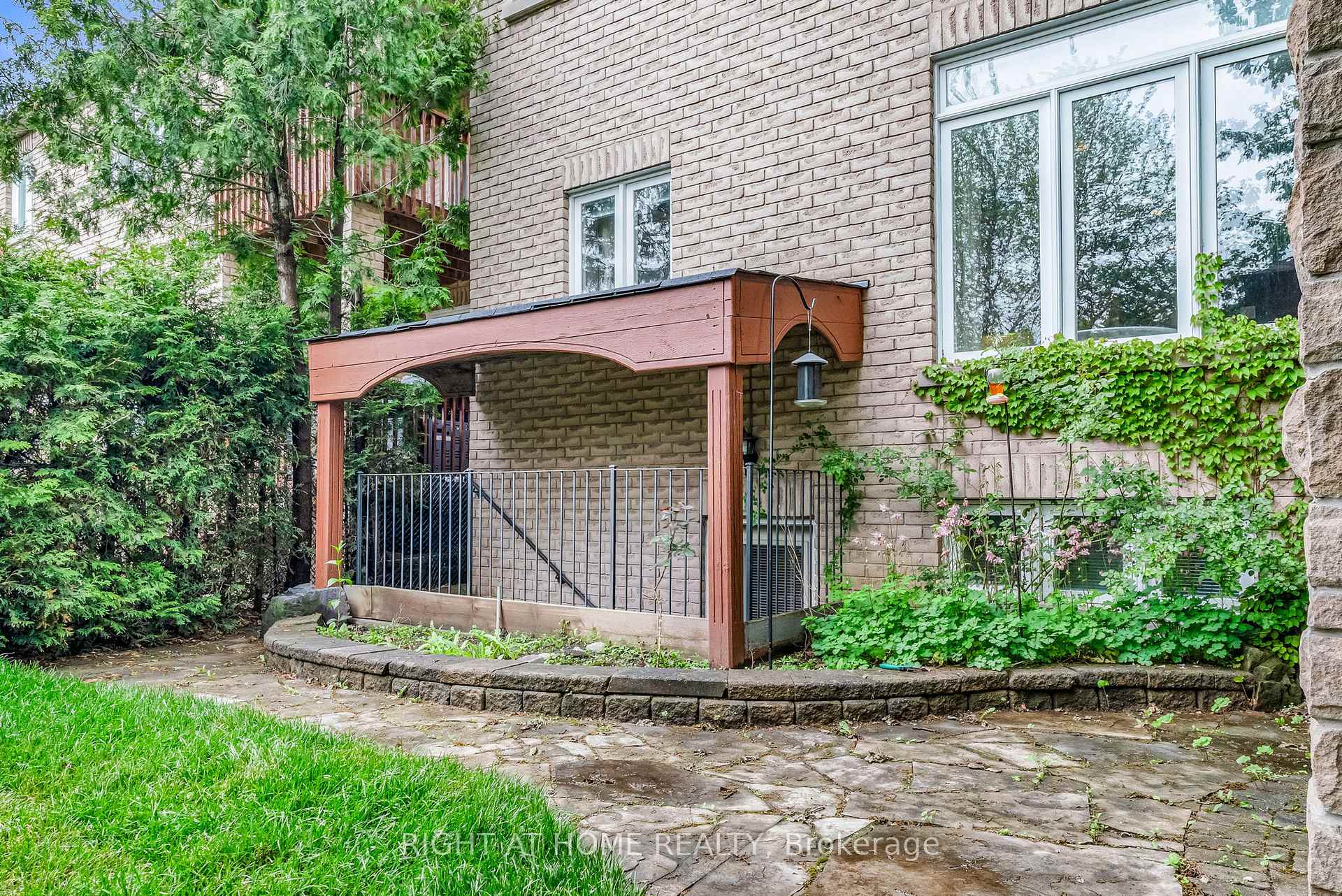 Photo 29 of 29 Pinewood Drive, Vaughan, Crestwood-Springfarm-Yorkhill — HOMEH